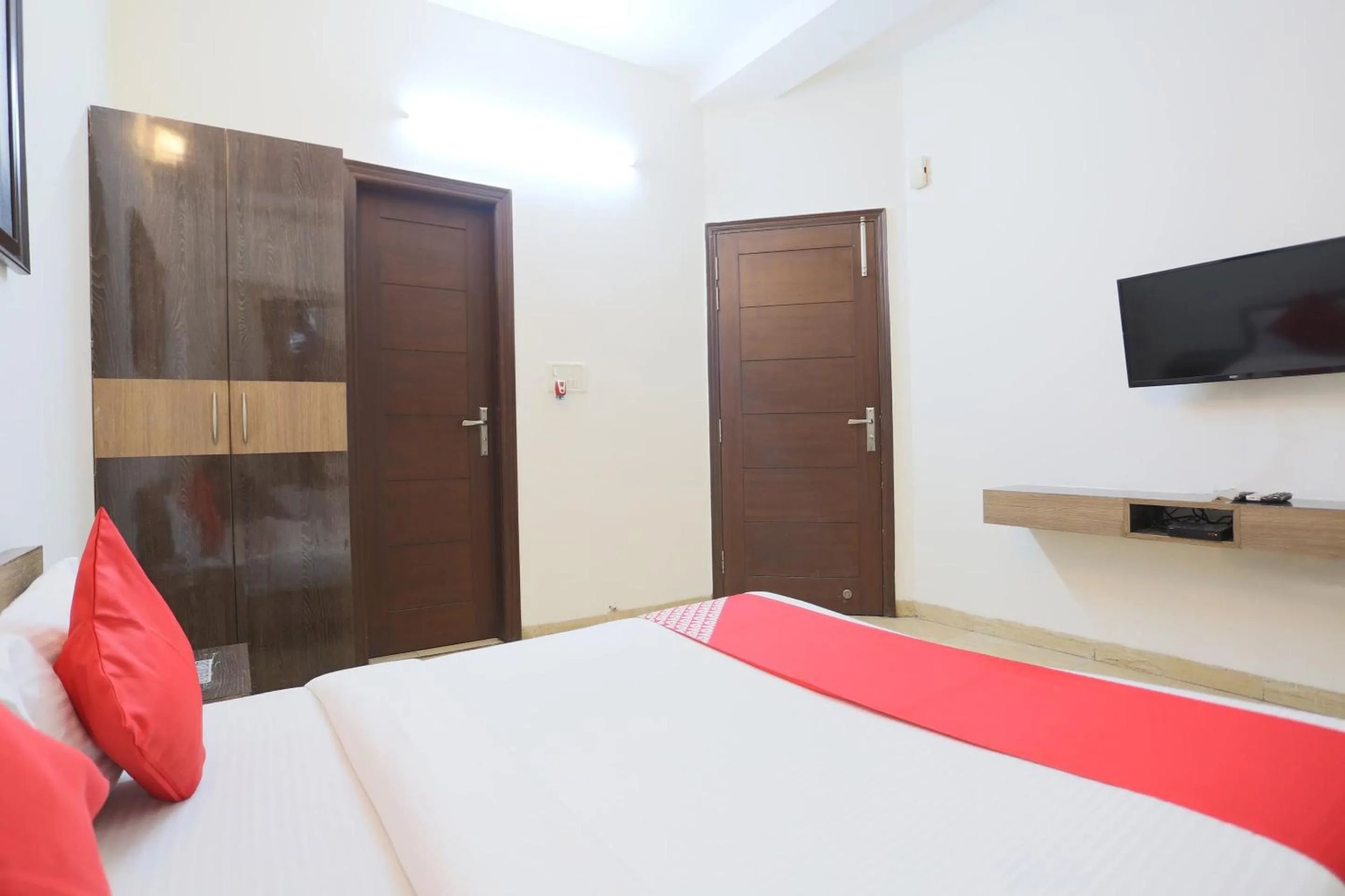 Bedroom, Bed in Super Hotel O Mominpur Guest House