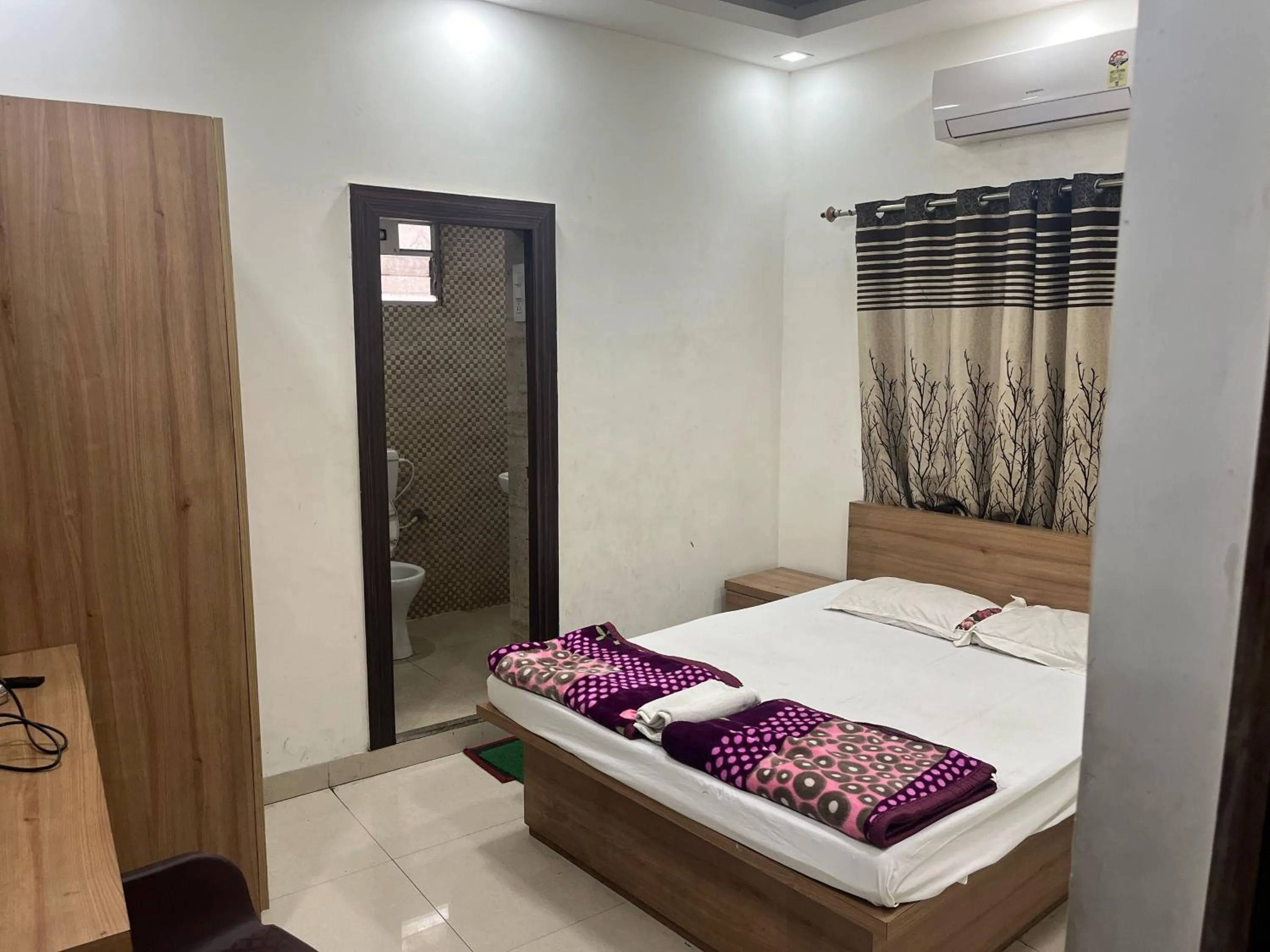 Bedroom, Bed in Super Hotel O Mominpur Guest House