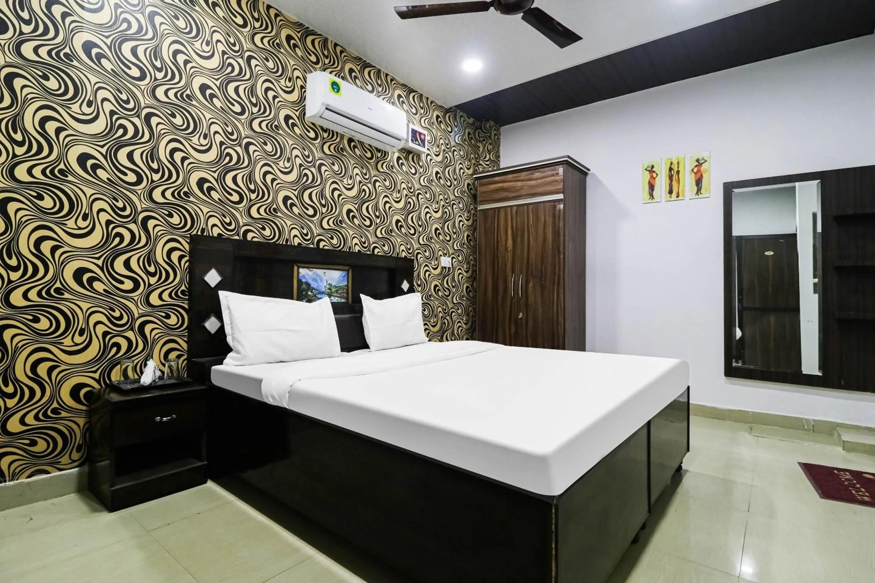 Bedroom, Bed in Hotel O King Villa's