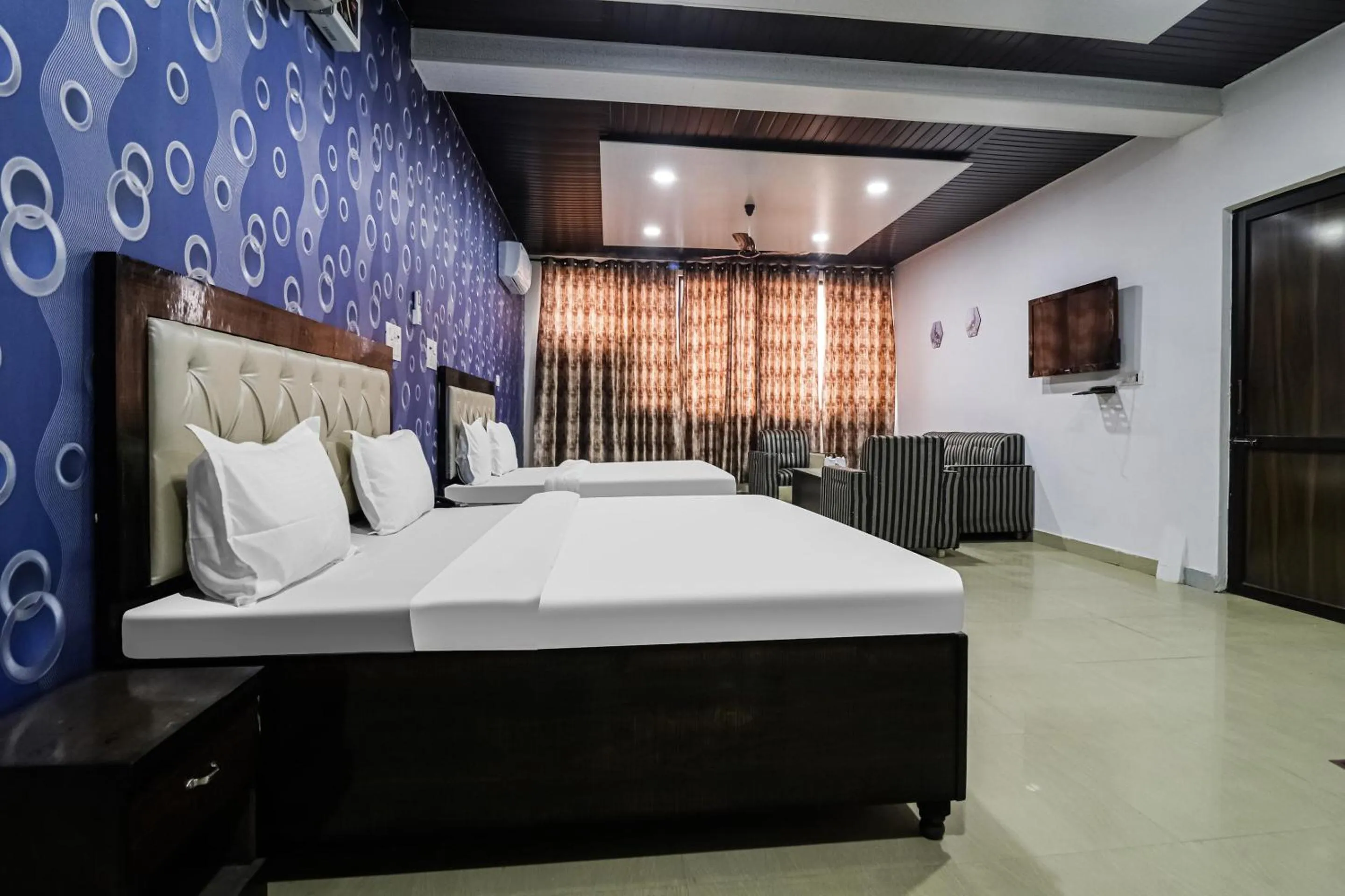 Bedroom, Bed in Hotel O King Villa's