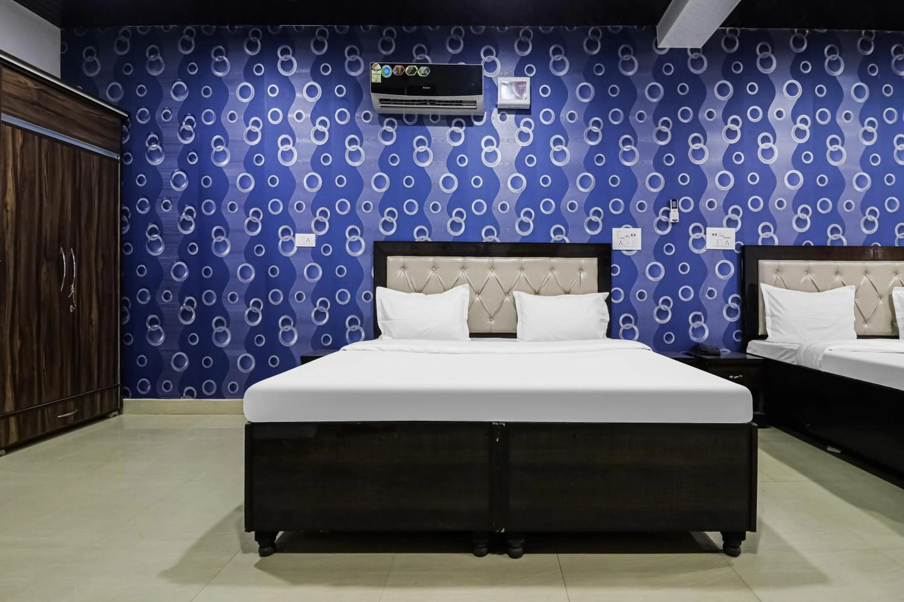 Bedroom, Bed in Hotel O King Villa's