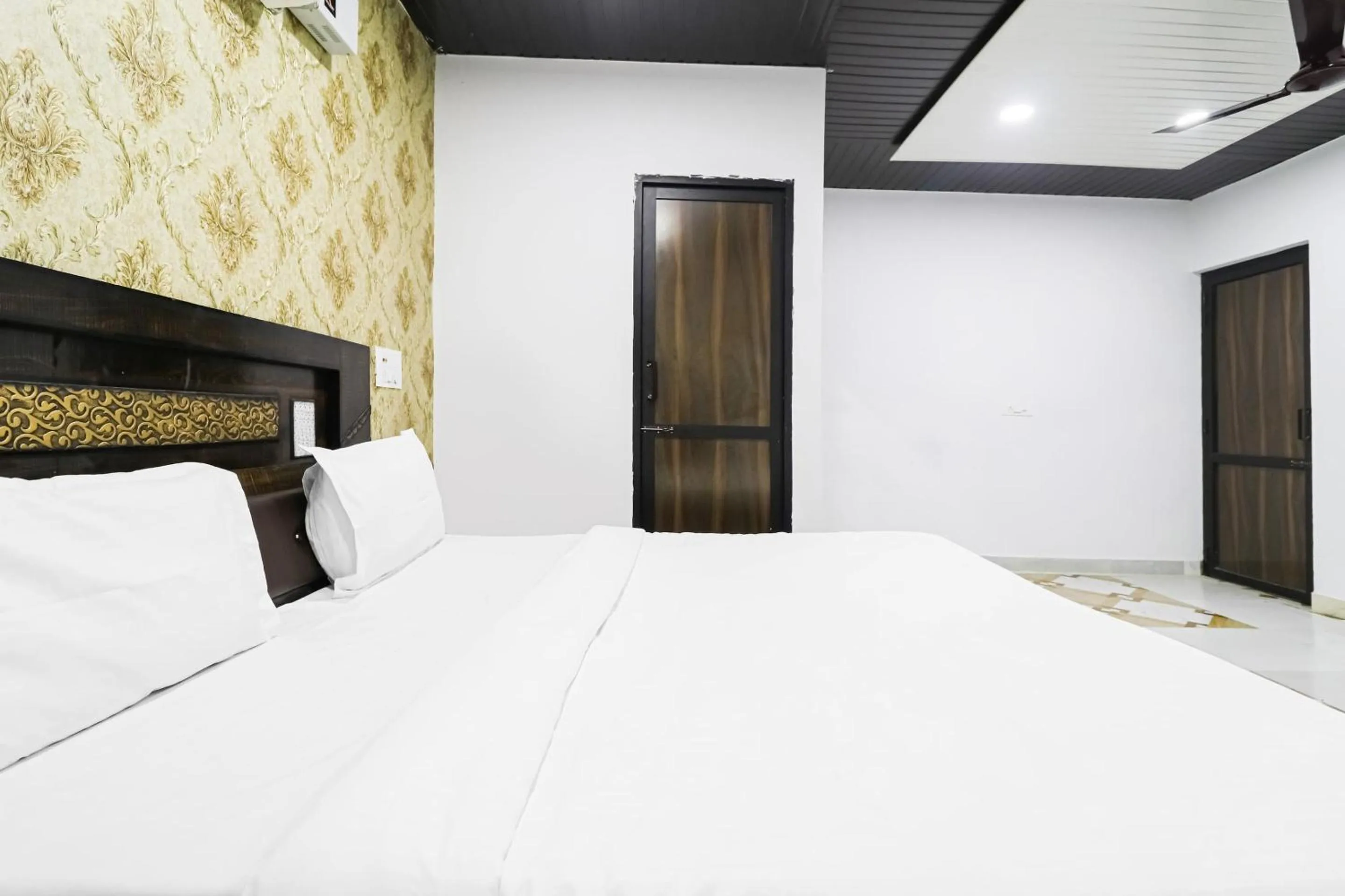 Bedroom, Bed in Hotel O King Villa's