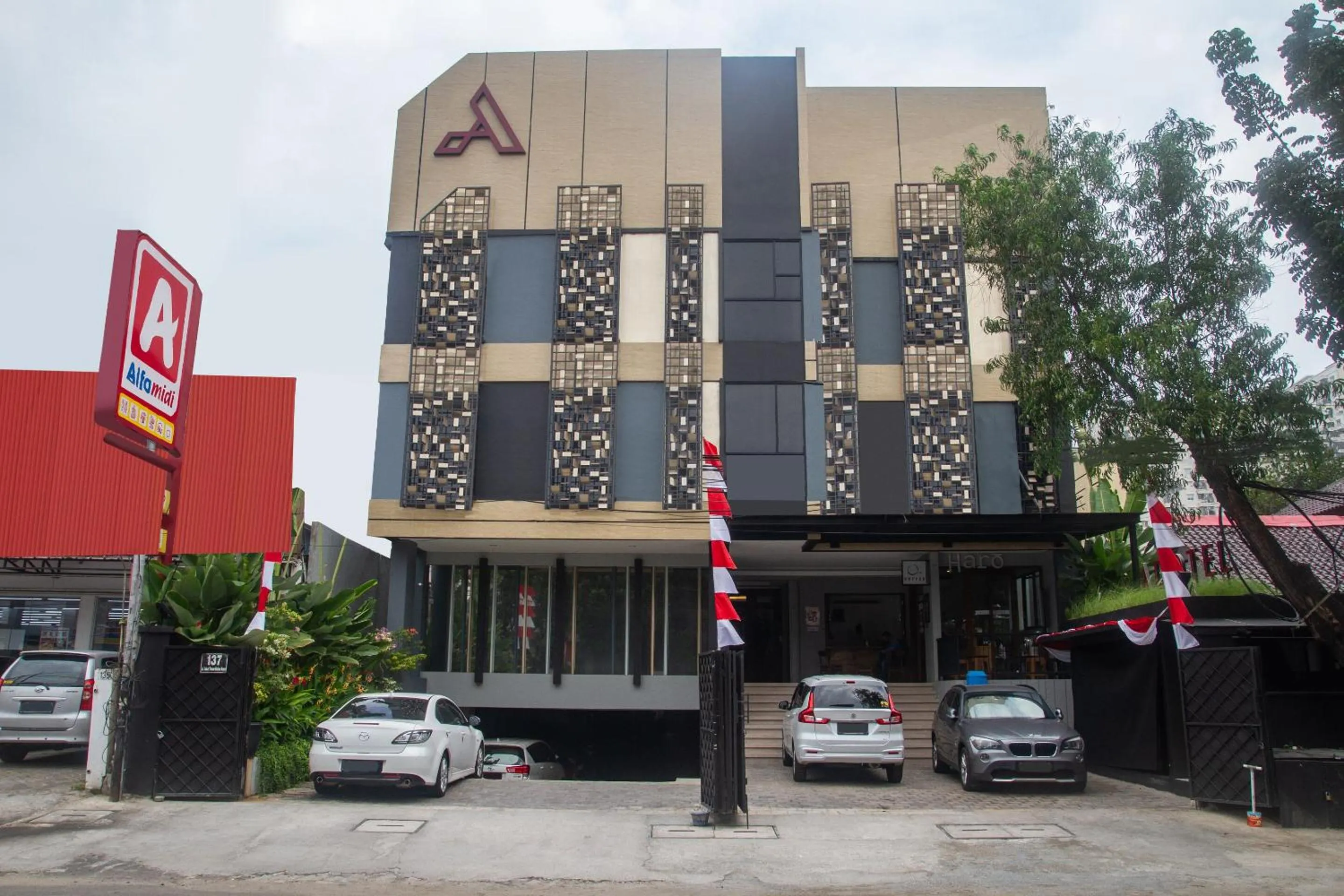 Facade/entrance in Adotel