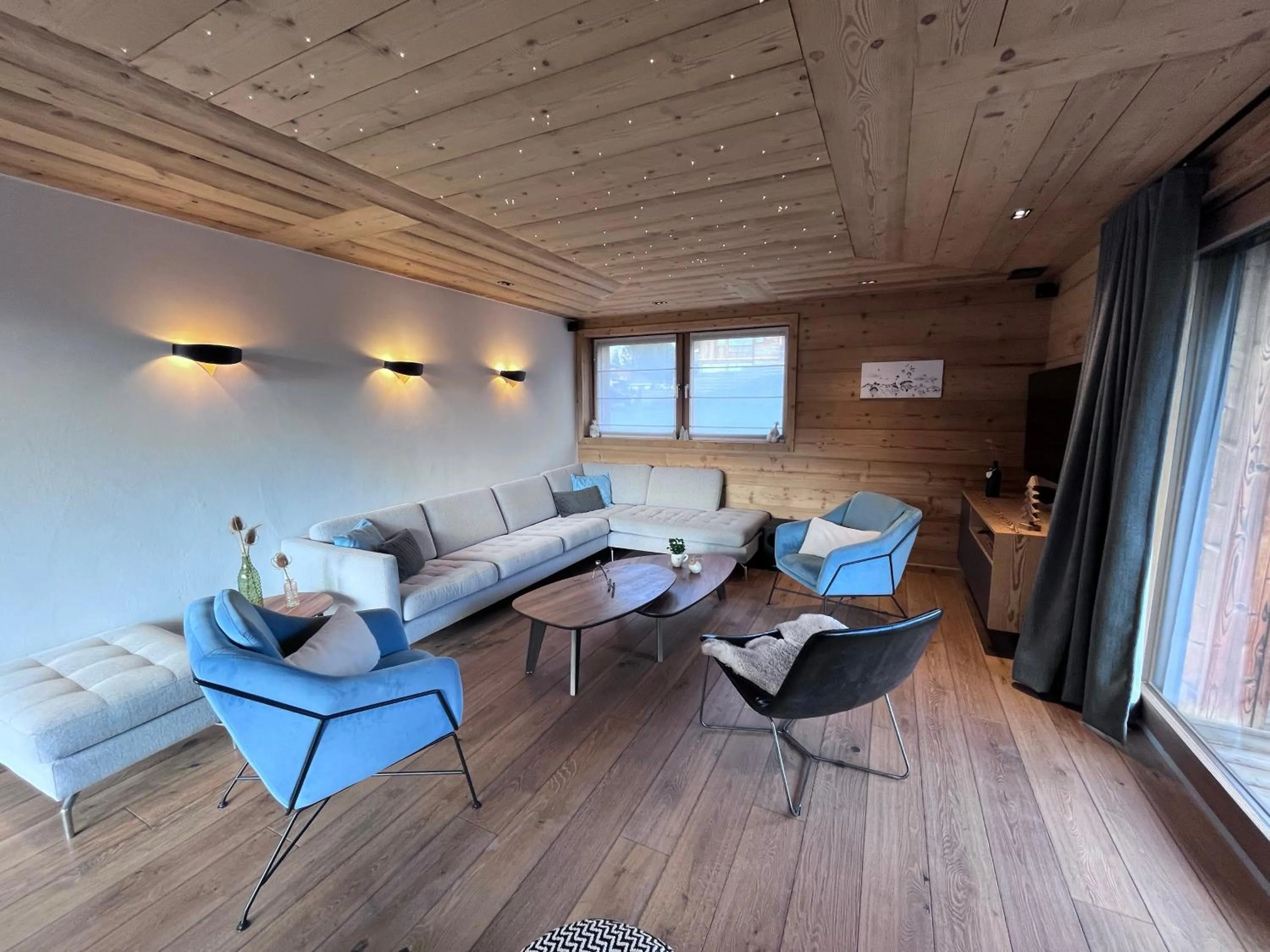 Communal lounge/ TV room in Chalet Téléporté