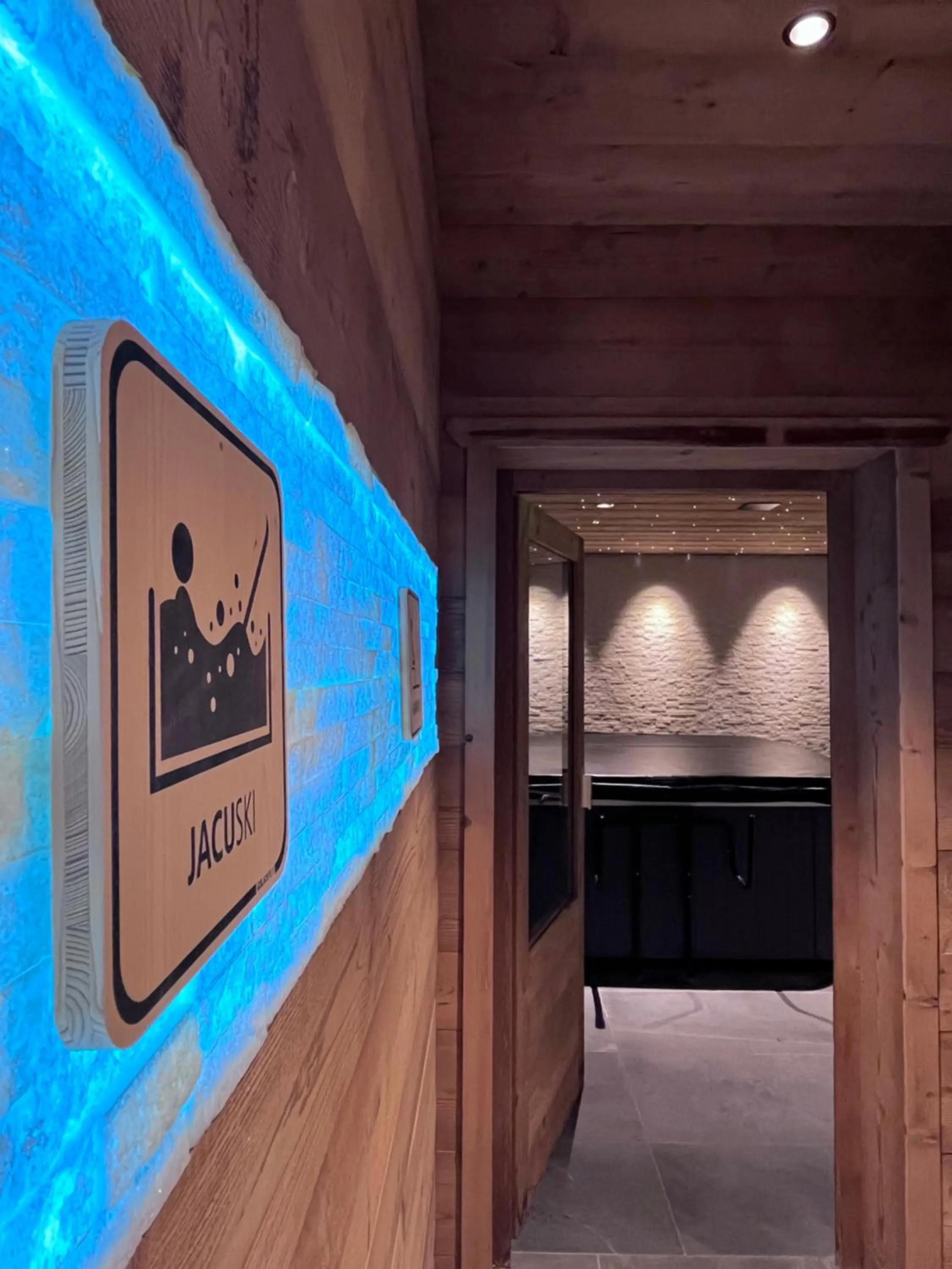 Hot Tub in Chalet Téléporté