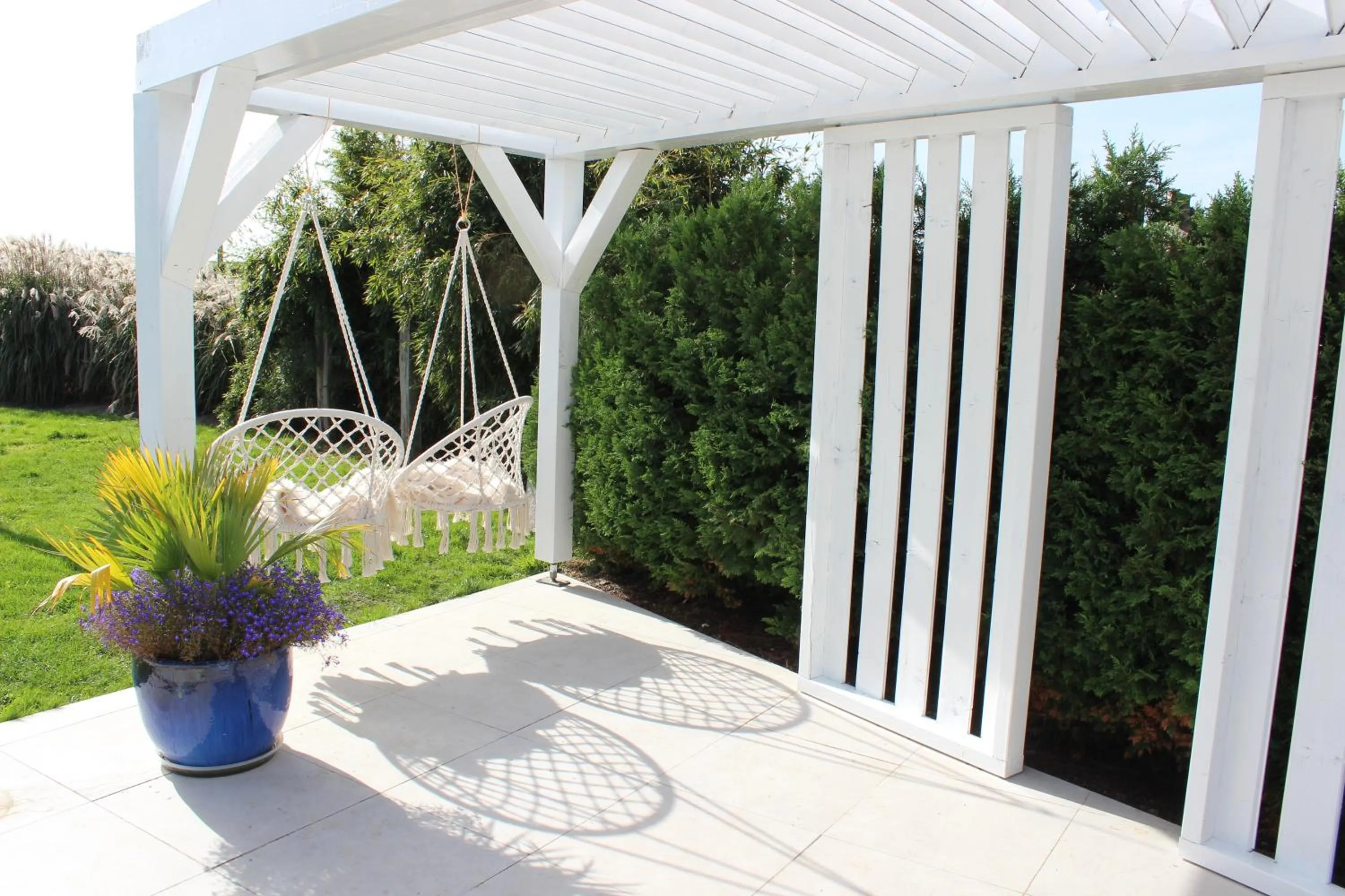 Swimming pool in La Vie en Rose hotel