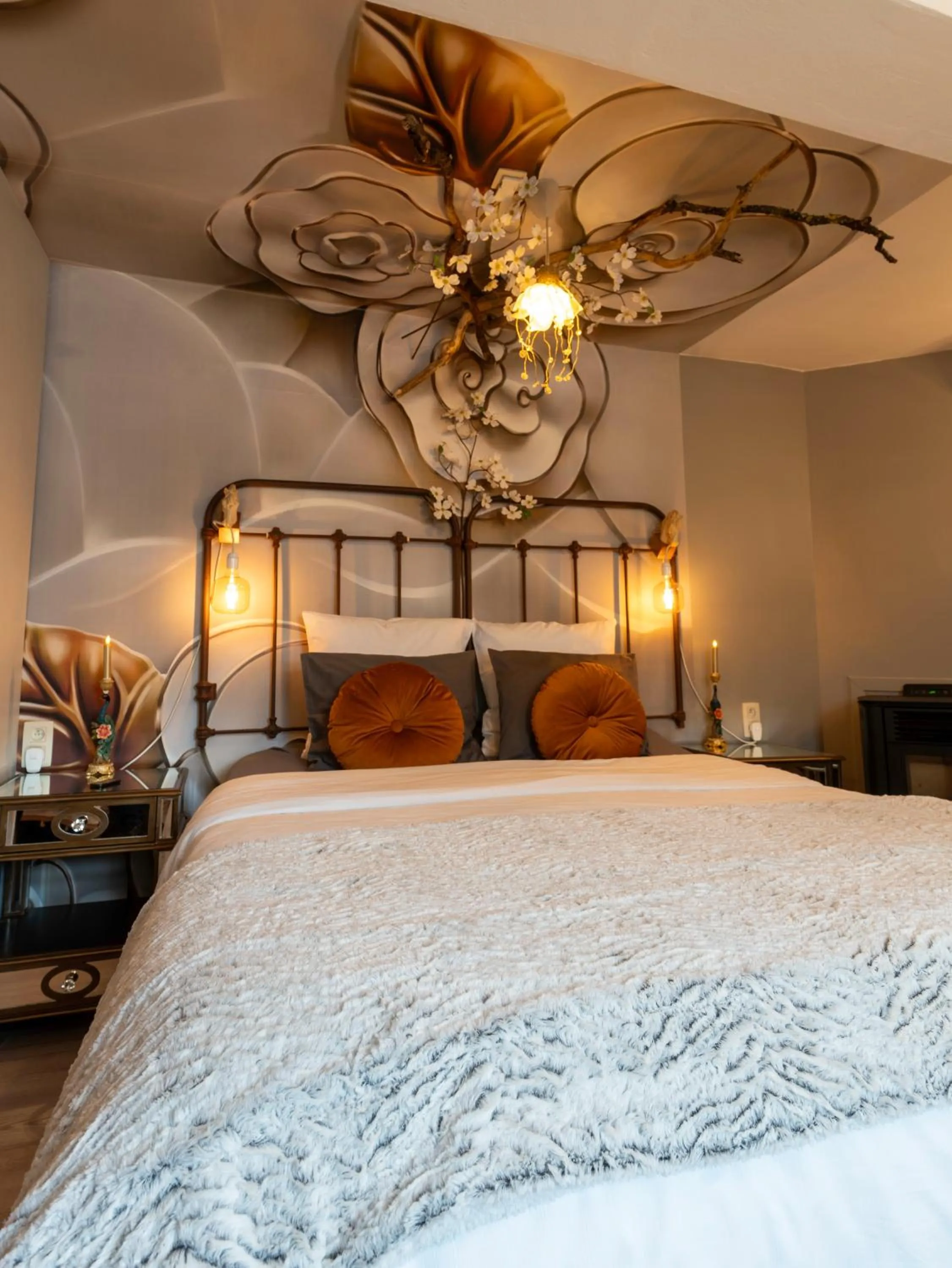 Bed in La Vie en Rose hotel