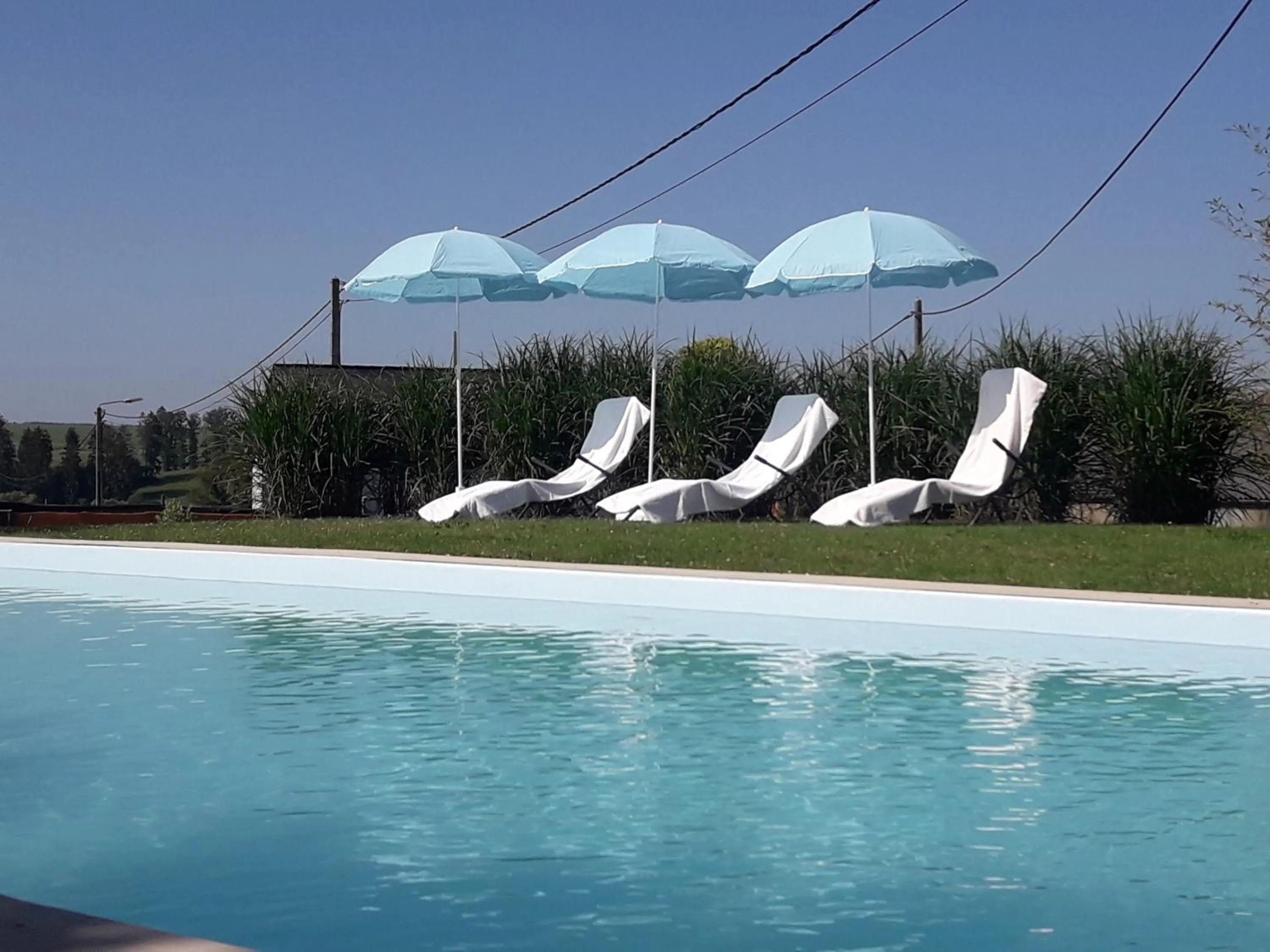 Swimming pool in La Vie en Rose hotel