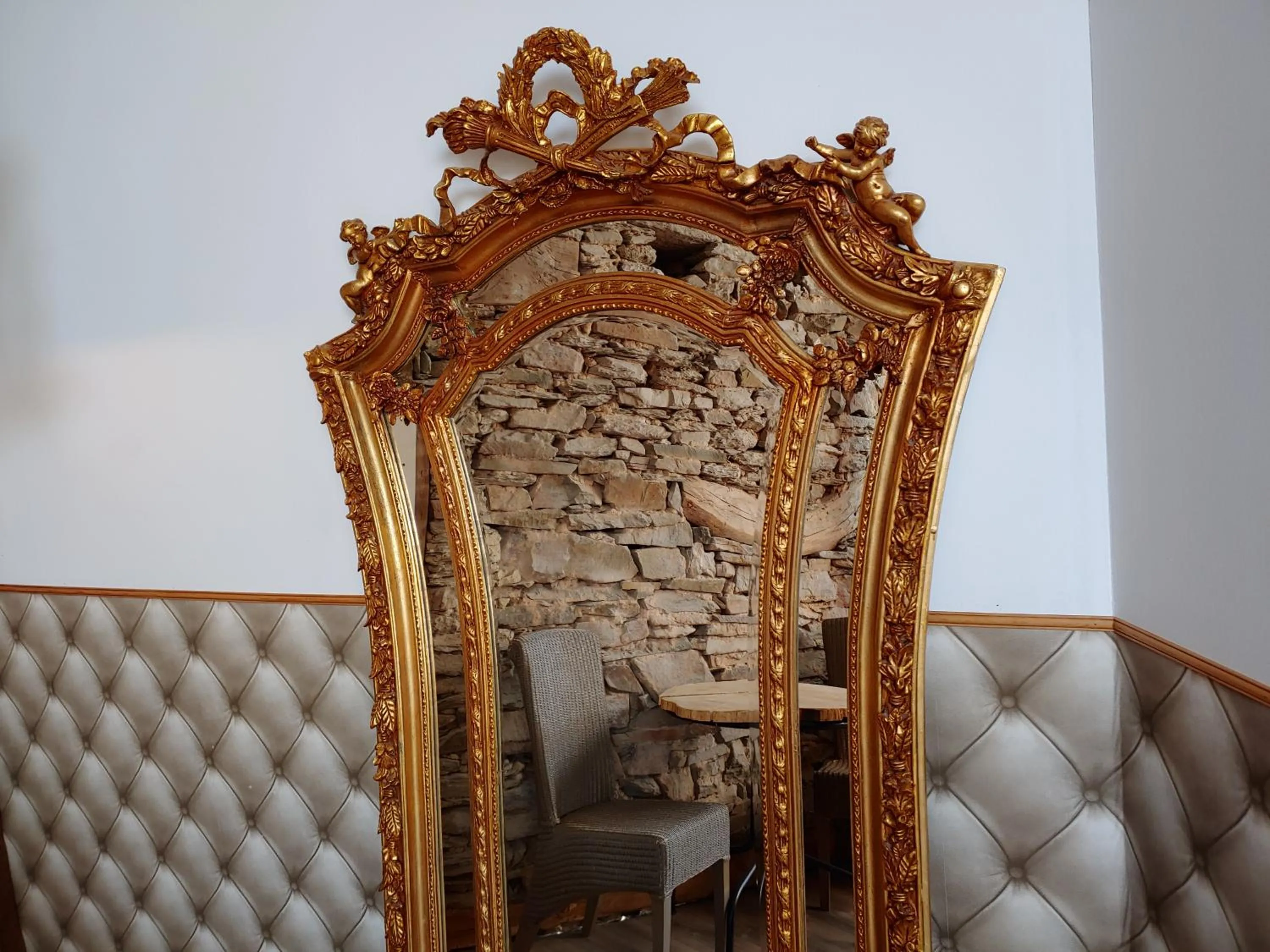 Property building in La Vie en Rose hotel