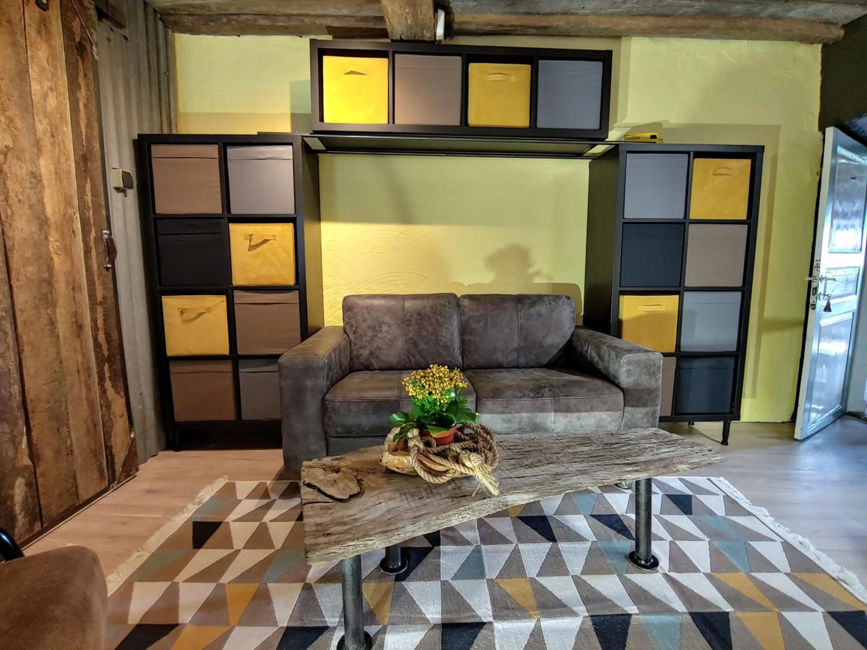 Seating area in La Vie en Rose hotel