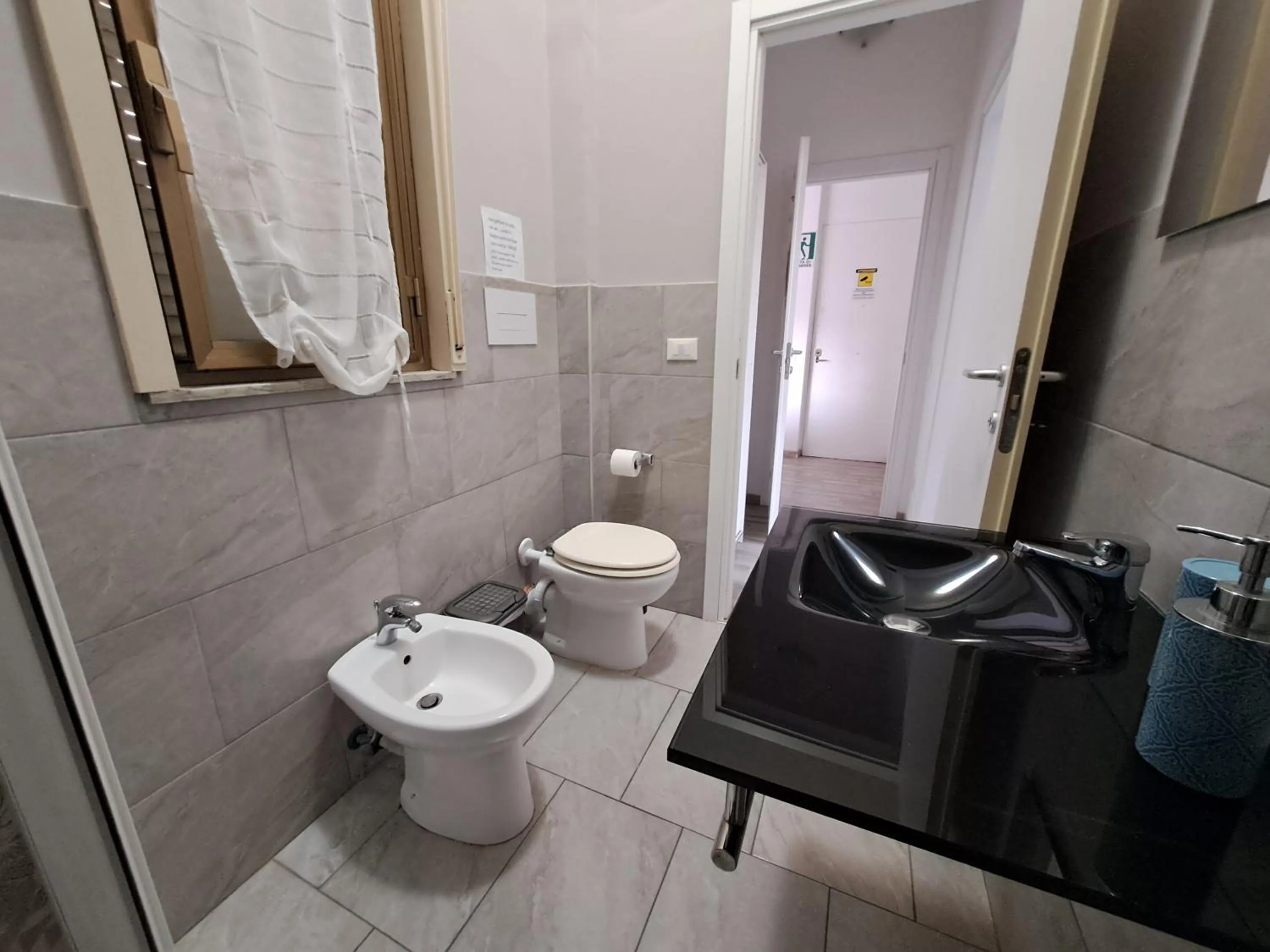 Shower in Bedroom la stazione