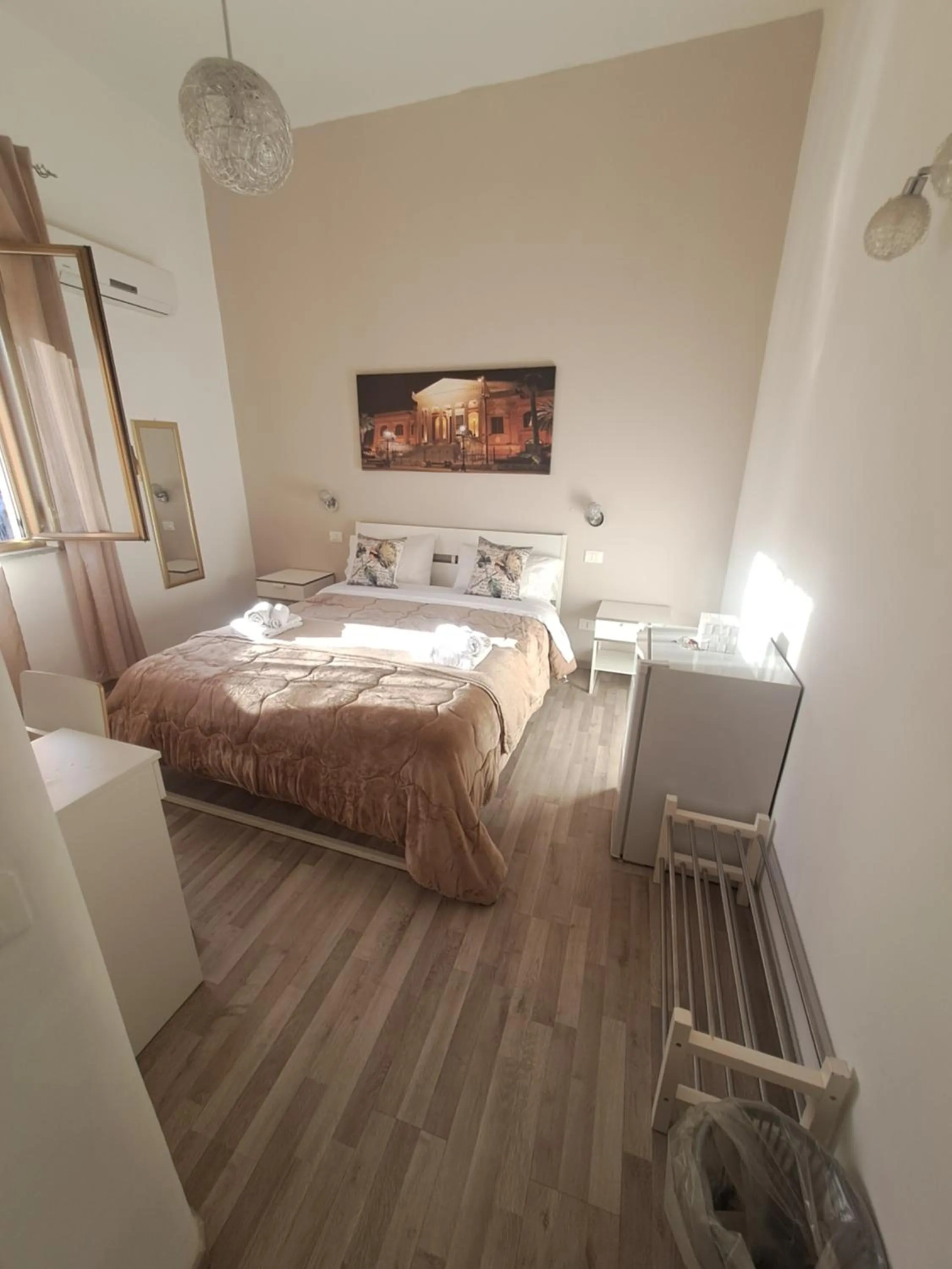 Bed in Bedroom la stazione