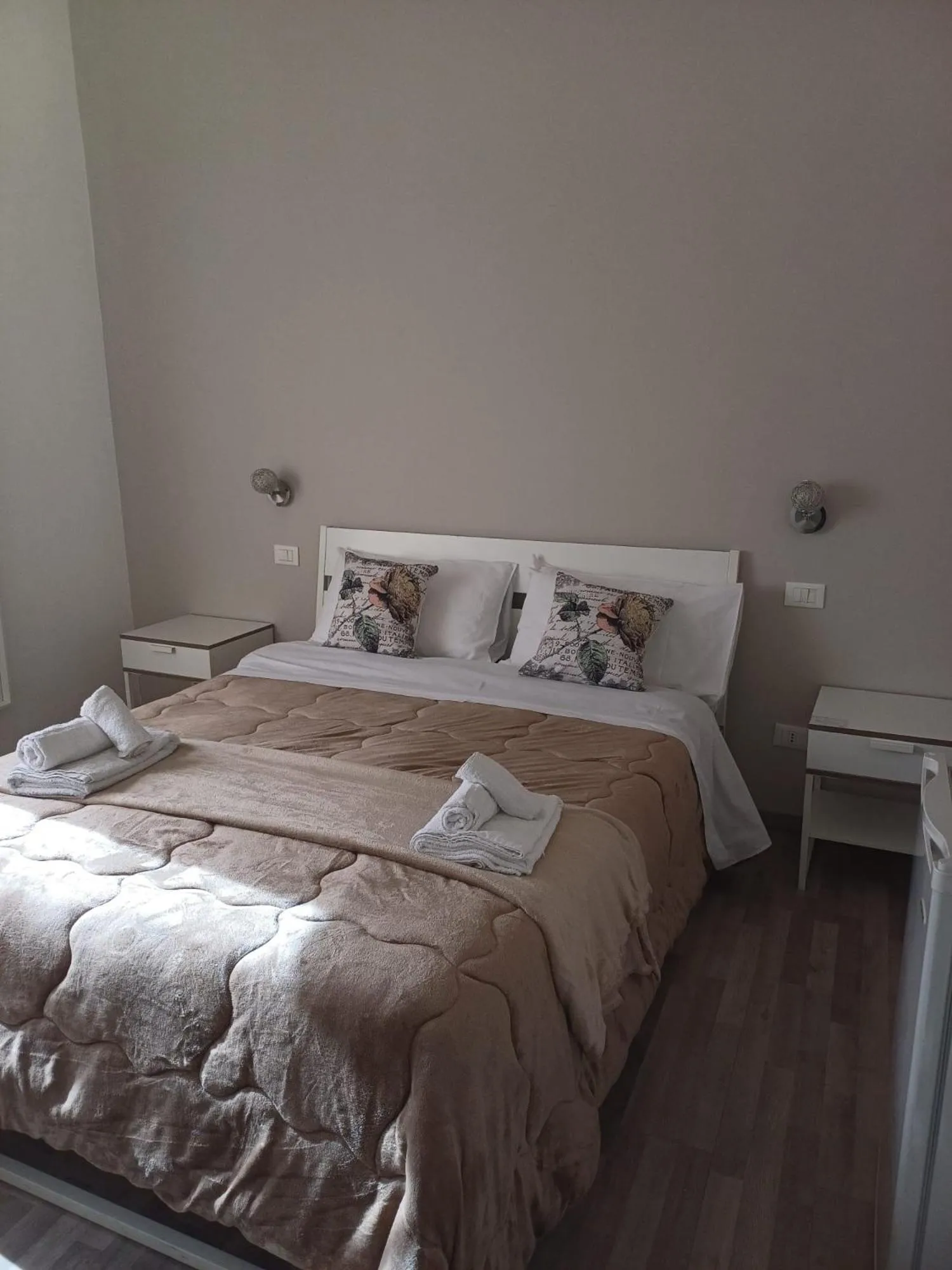 Bedroom, Bed in Bedroom la stazione