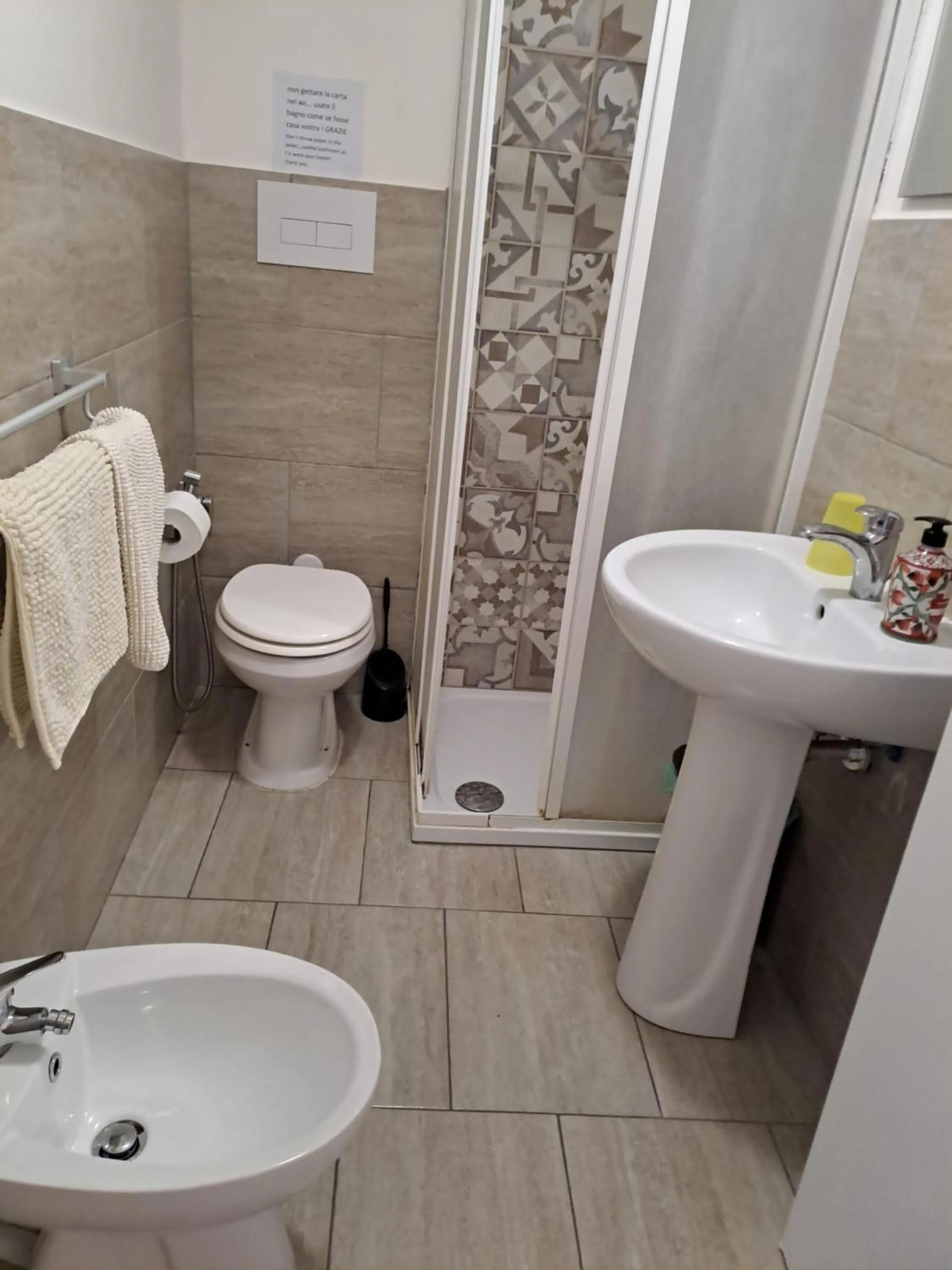 Shower in Bedroom la stazione