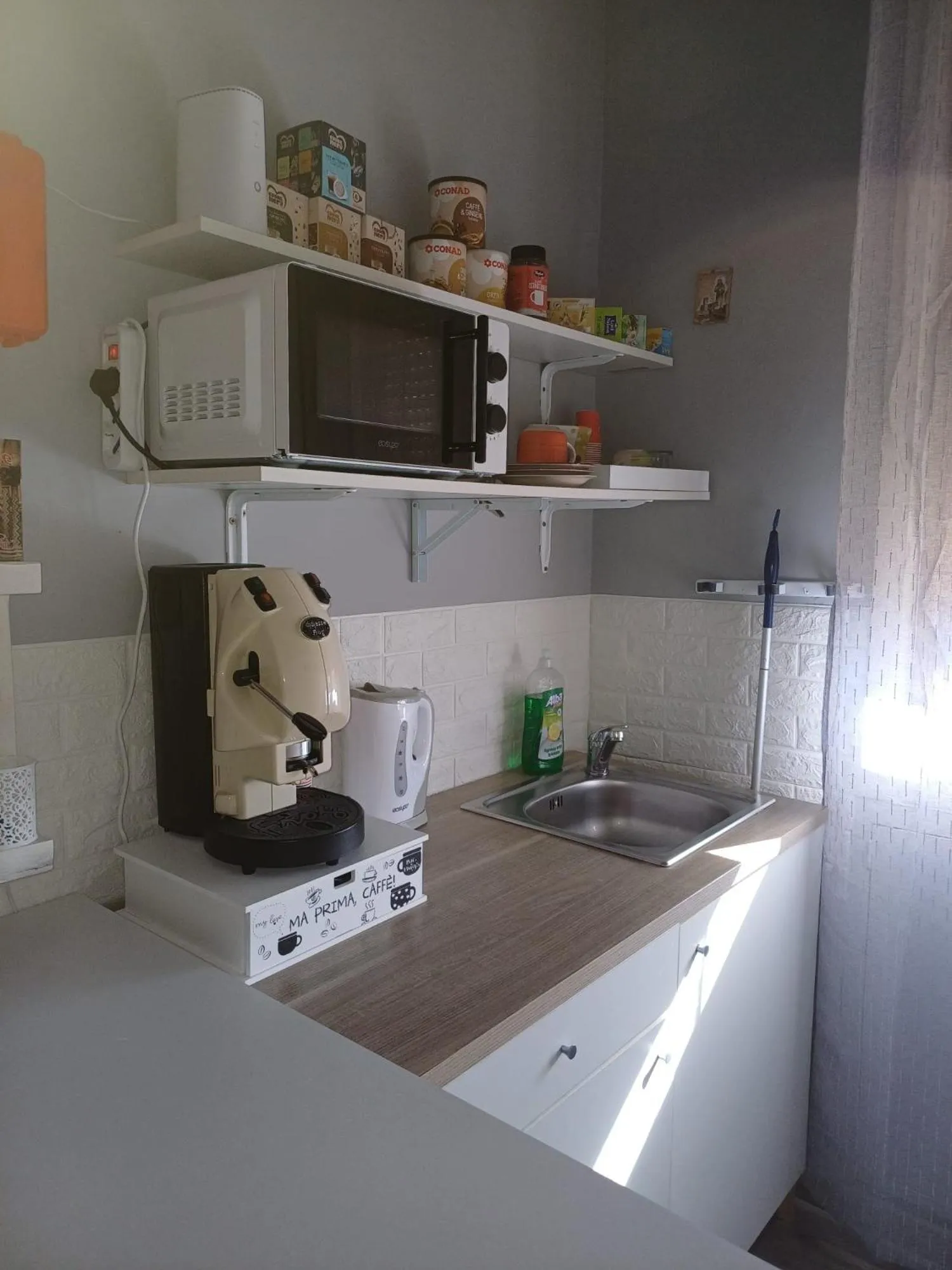 Kitchen or kitchenette in Bedroom la stazione