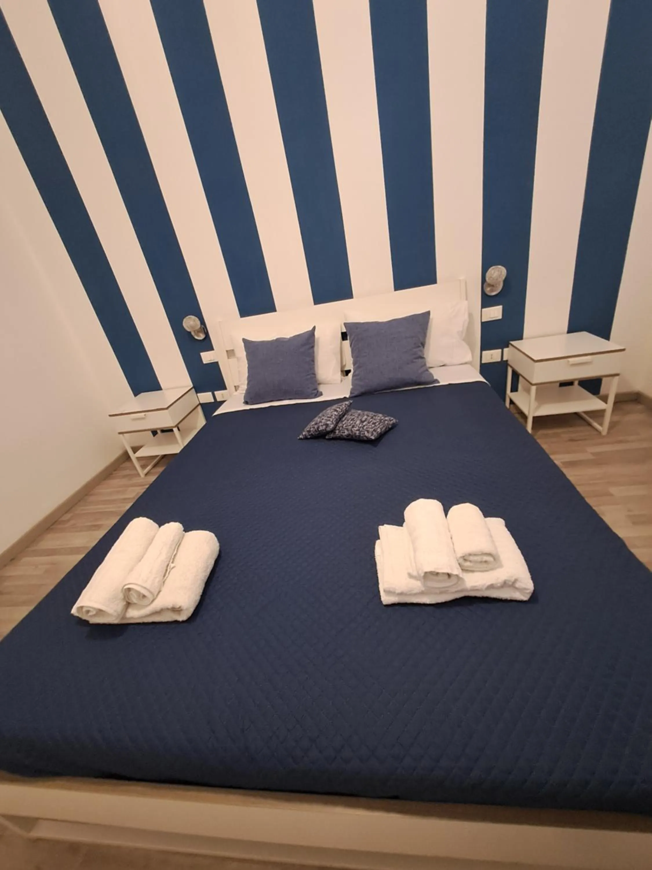 Bed in Bedroom la stazione