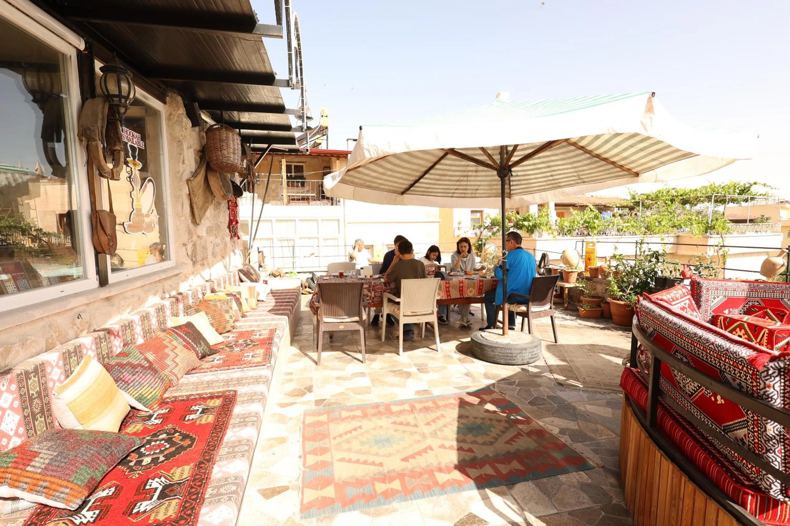 Restaurant/places to eat in Lucky Luke Stone House