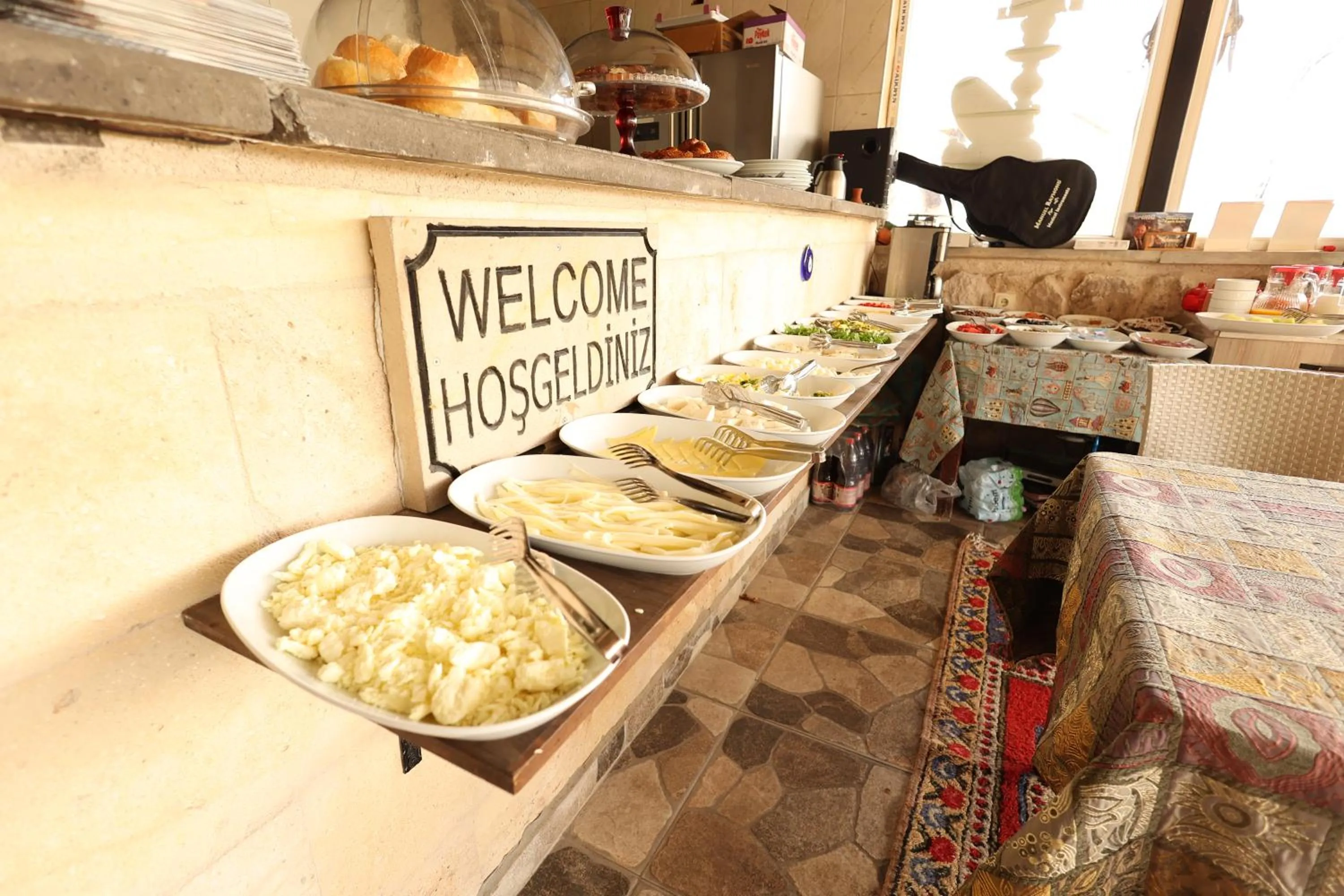 Food in Lucky Luke Stone House