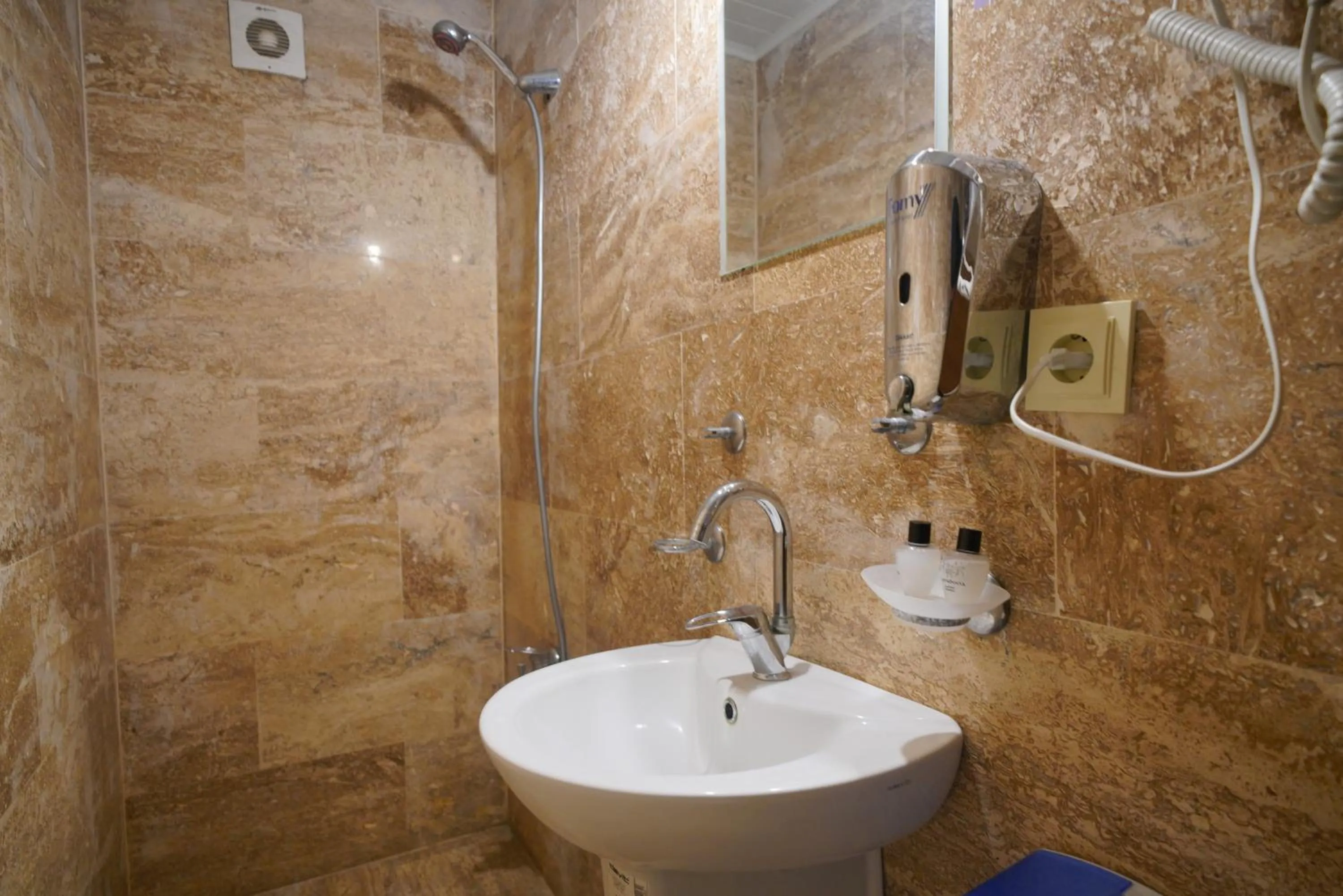 Bathroom in Lucky Luke Stone House
