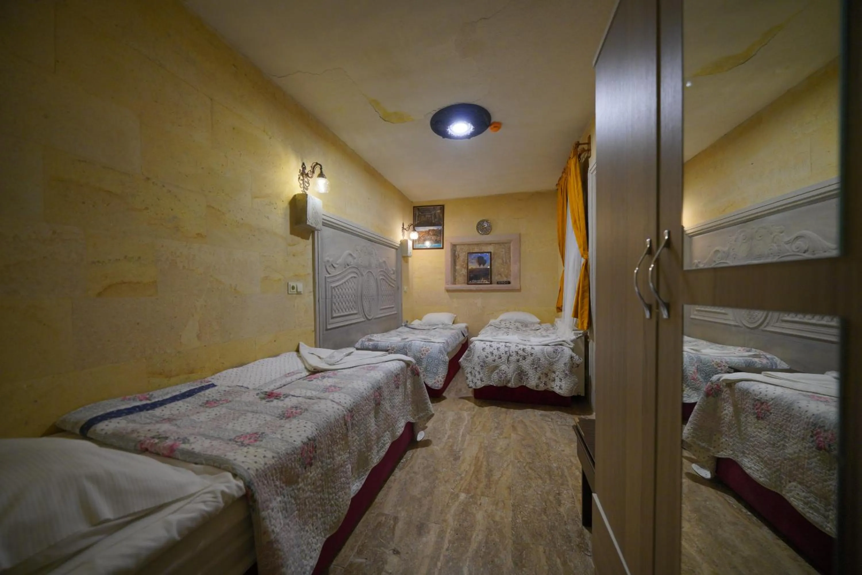 Photo of the whole room, Bed in Lucky Luke Stone House