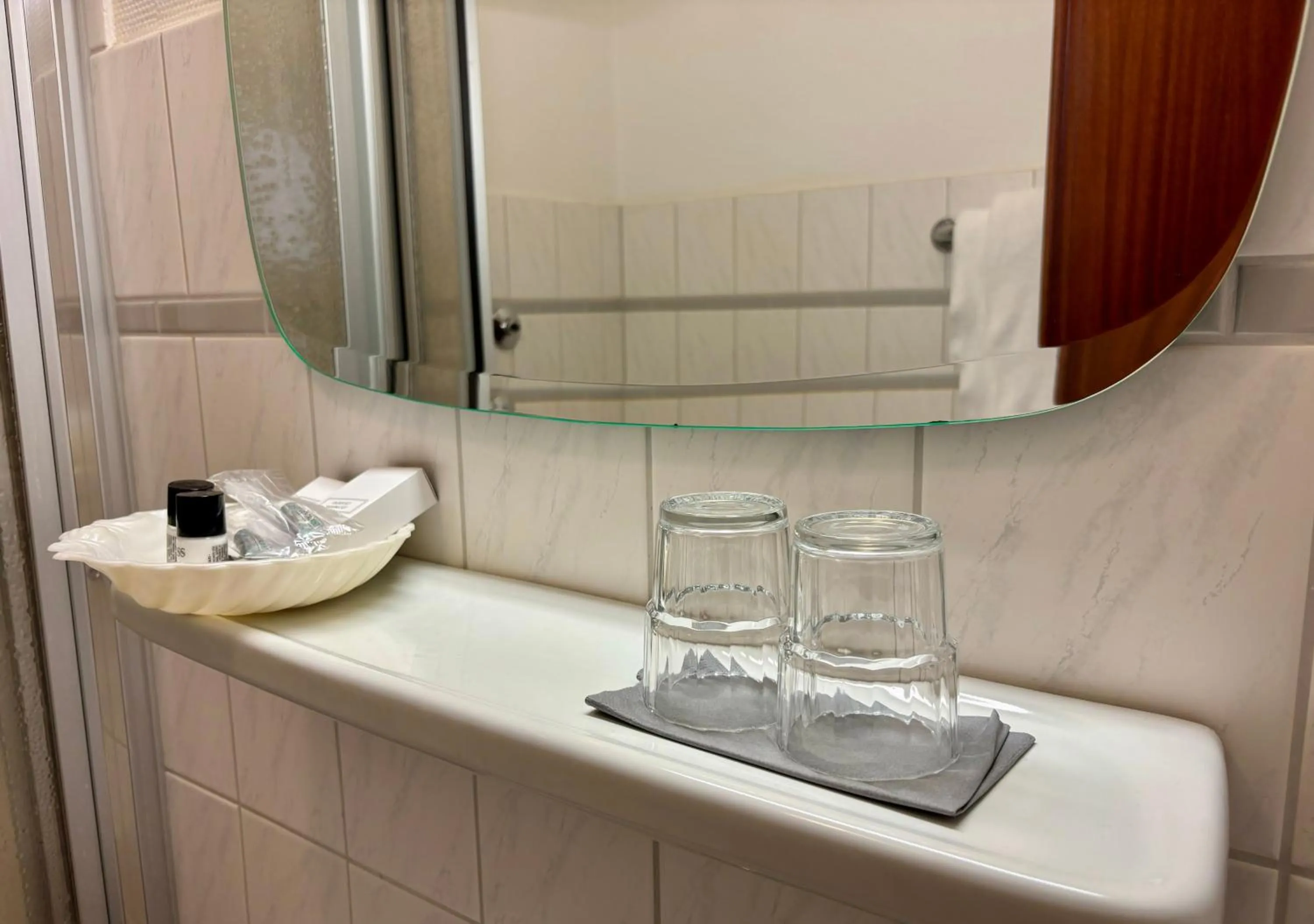 Bathroom in Hotel am Rathaus