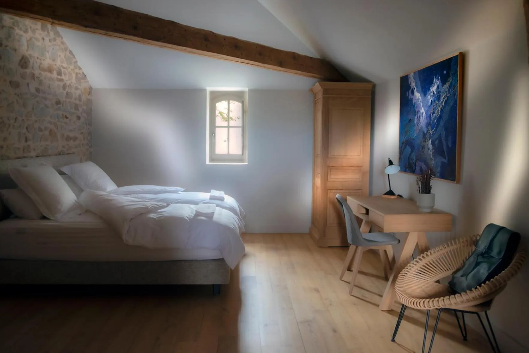 Photo of the whole room in The view of Montpeyroux