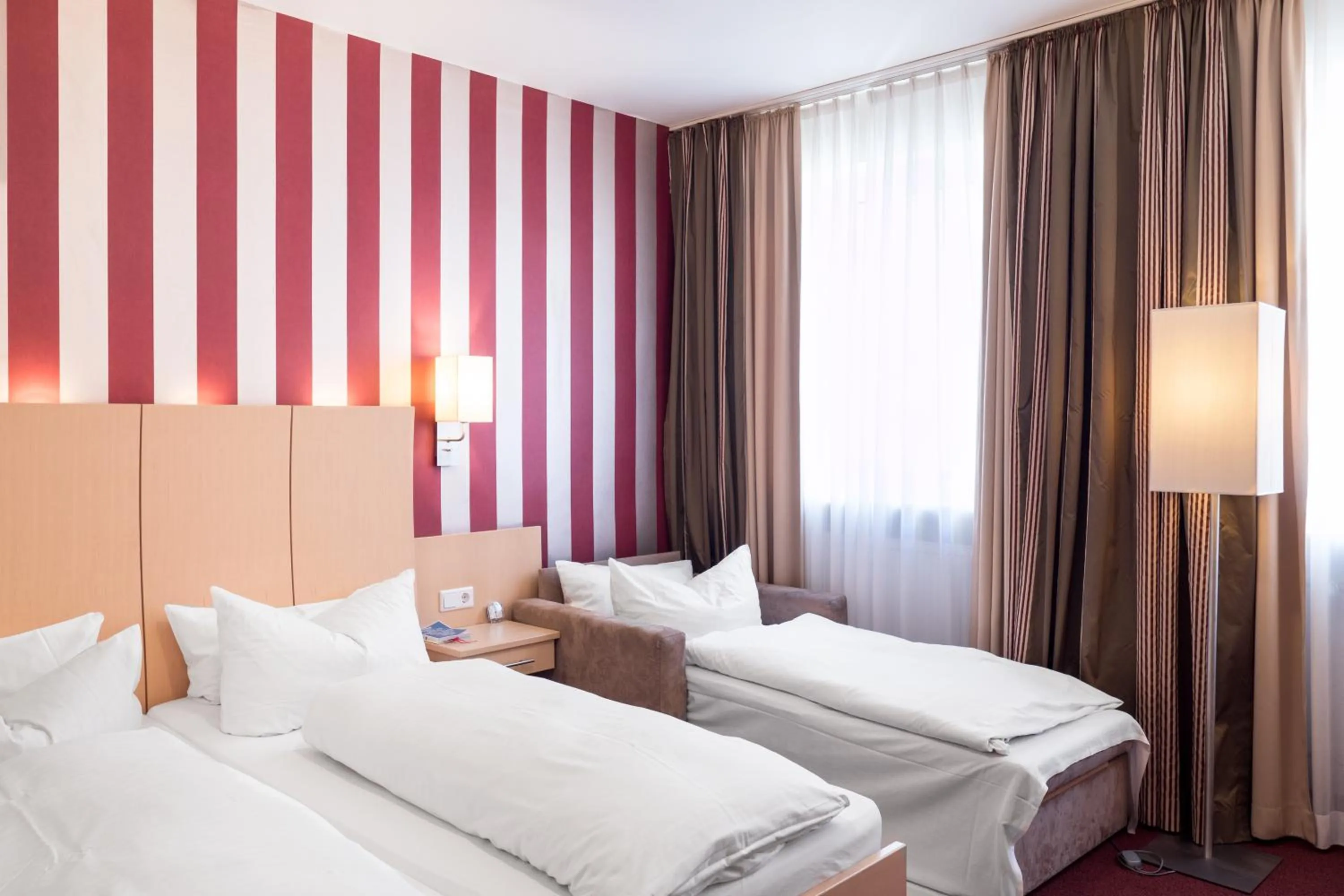 Street view, Bed in Hotel Deutsches Haus