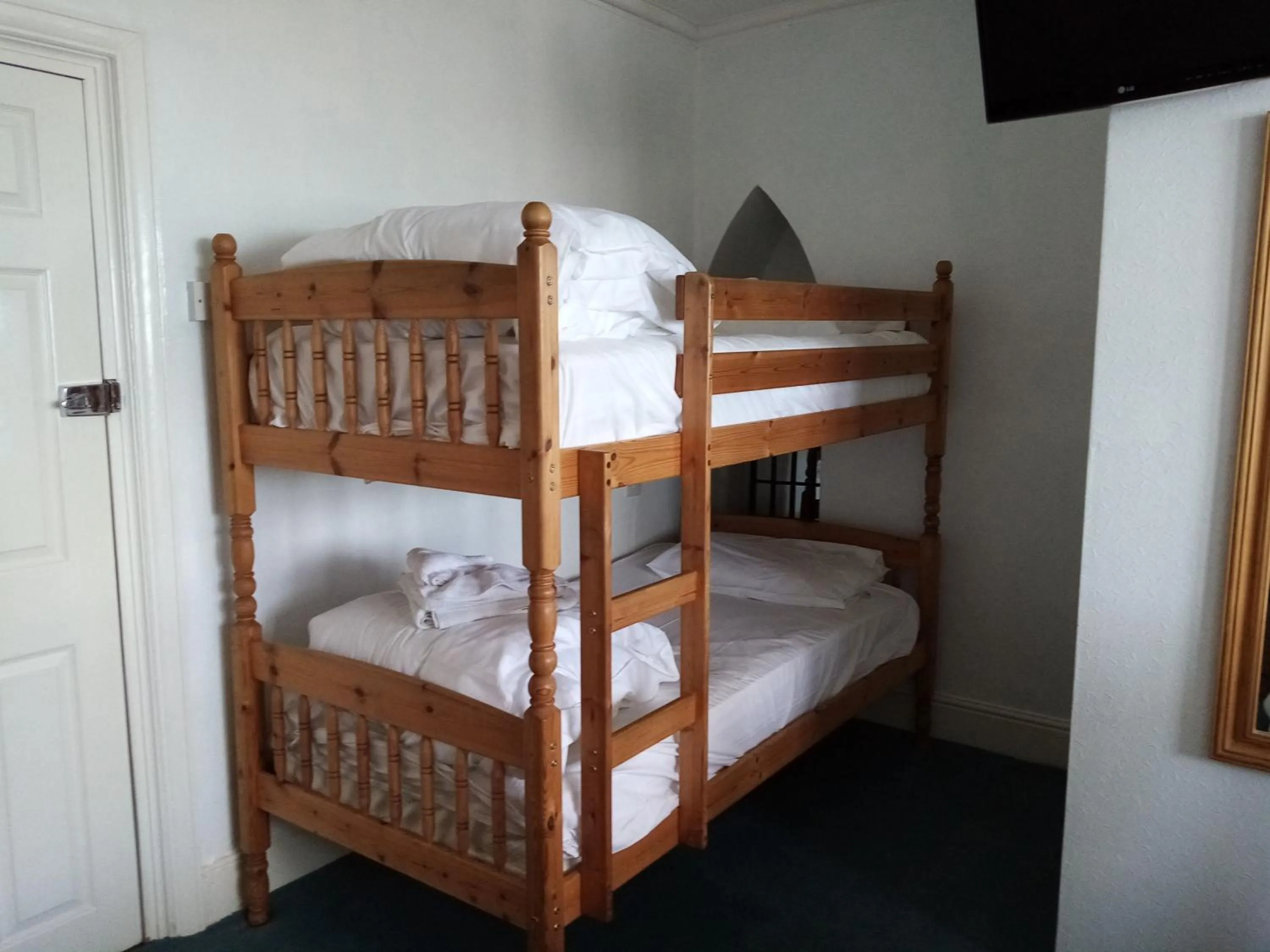 bunk bed, Bed in The Kenton Hotel