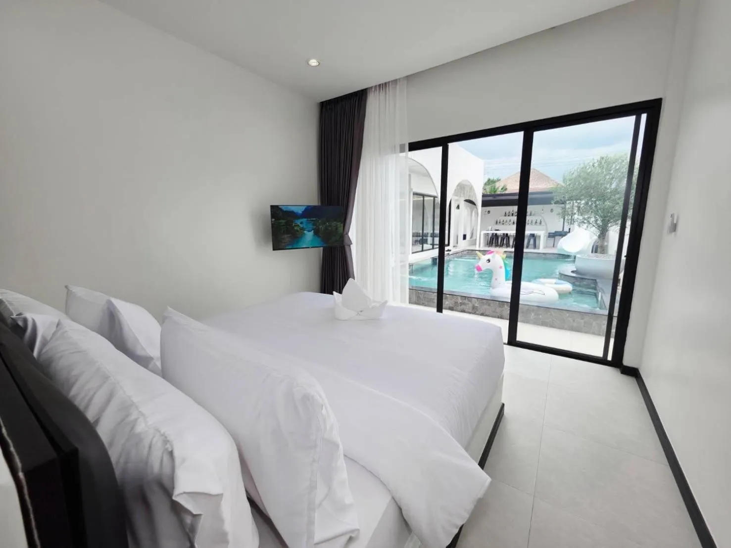 Bed in Skyline Resort