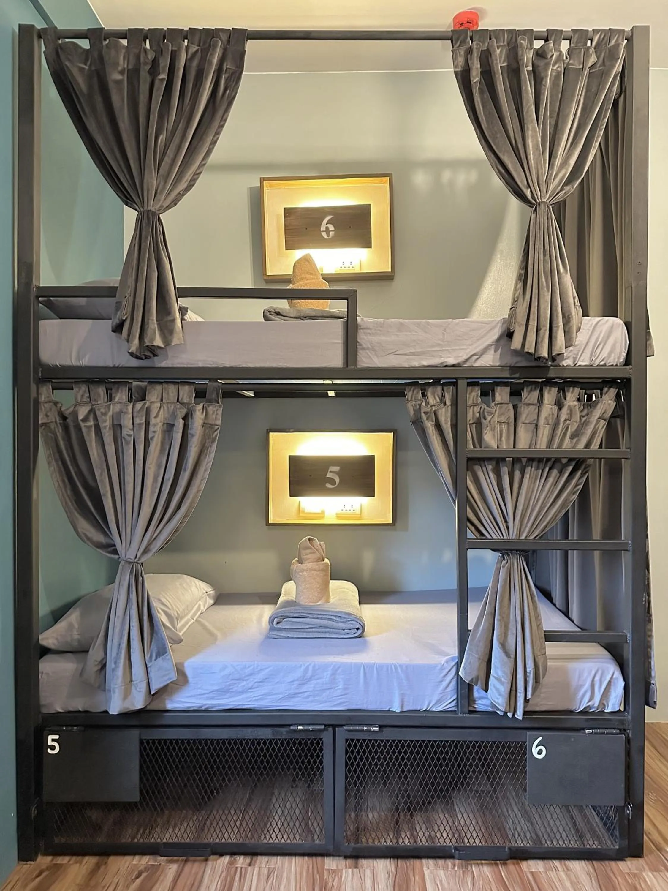 Property building, Bed in Outpost Hostel - Coron