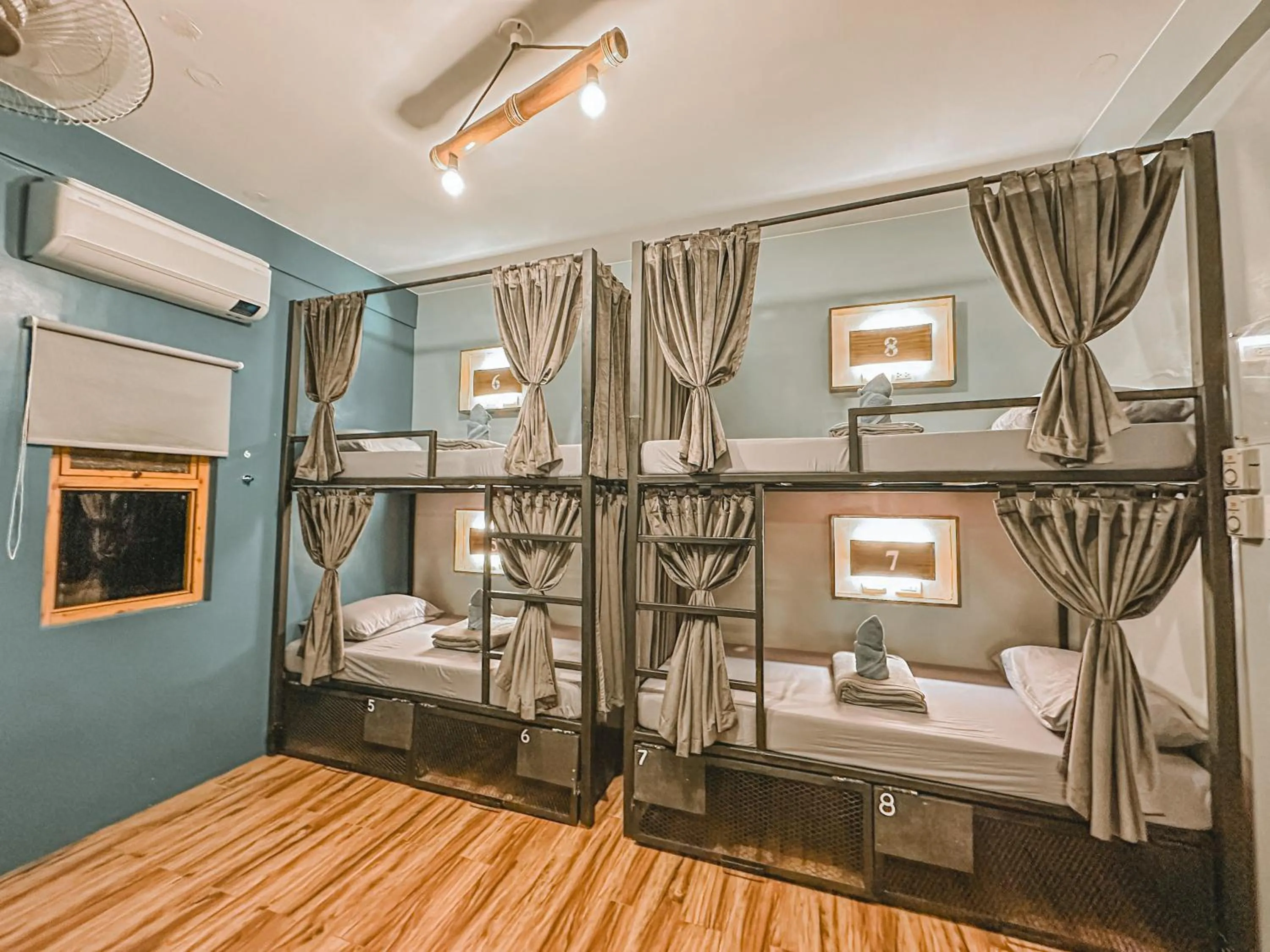 Property building, Bed in Outpost Hostel - Coron