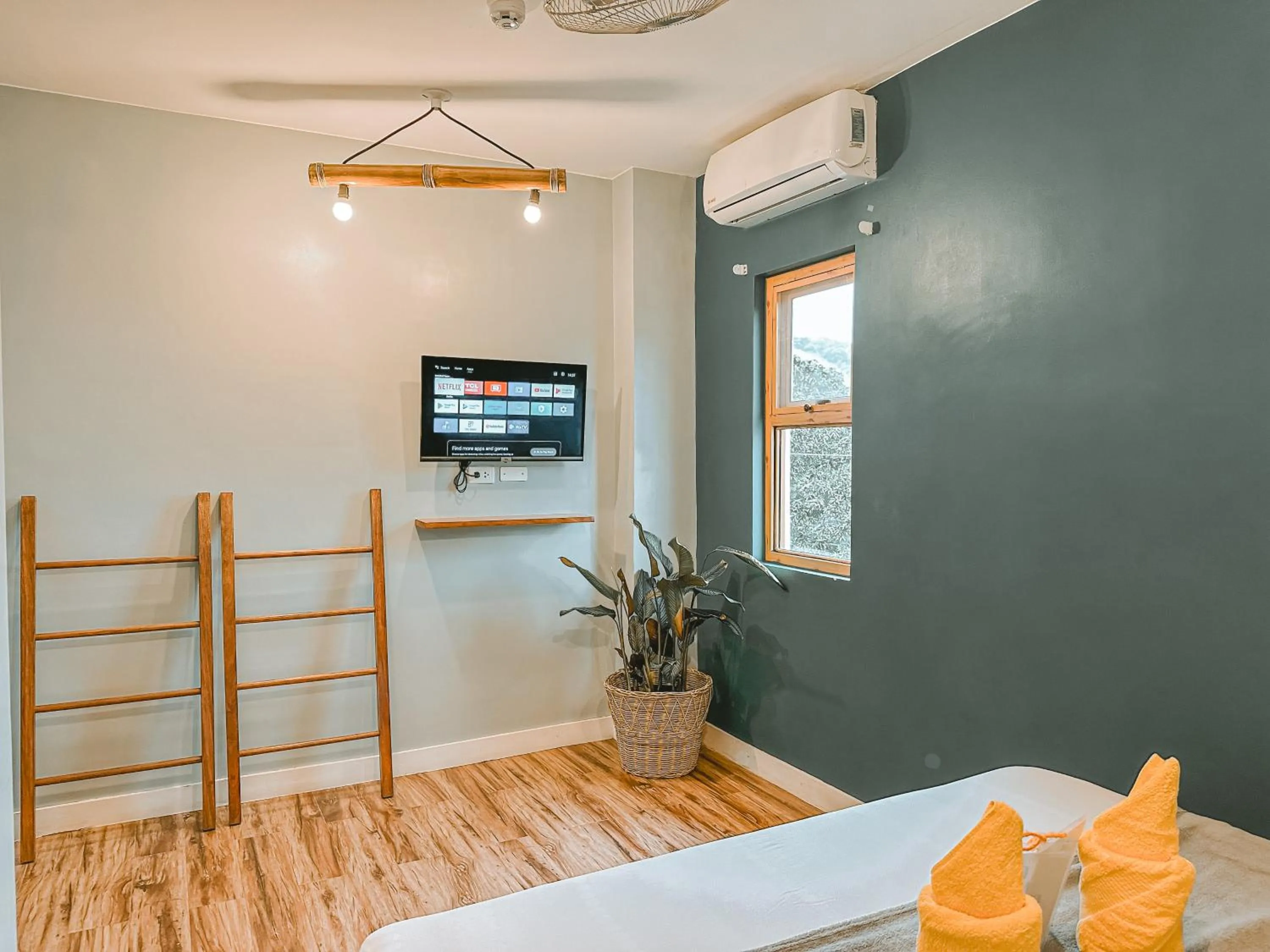 Bed in Outpost Hostel - Coron