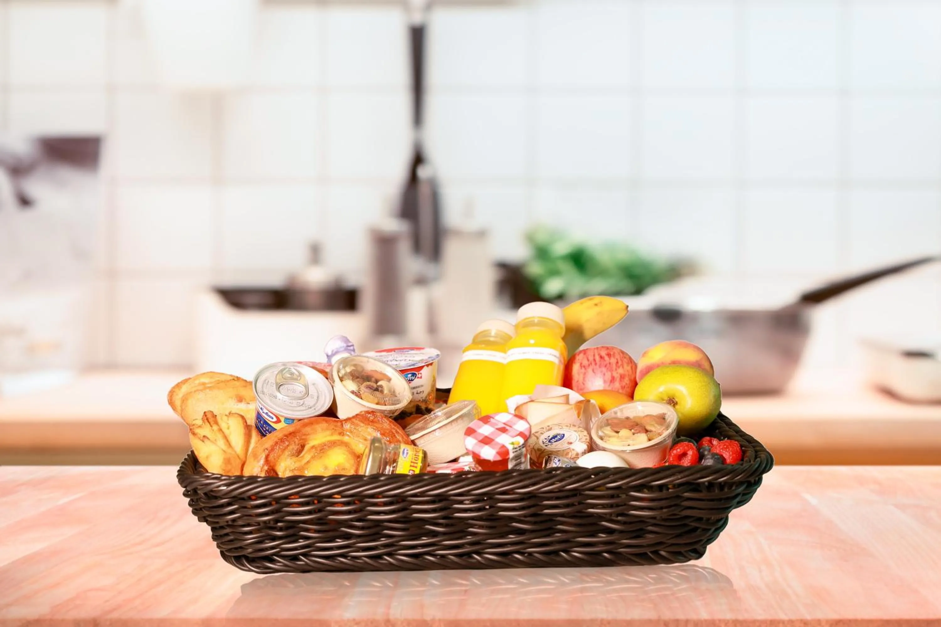 Breakfast in Posh 2 BR Oceanfront Apt in the Heart of Bluewaters Island