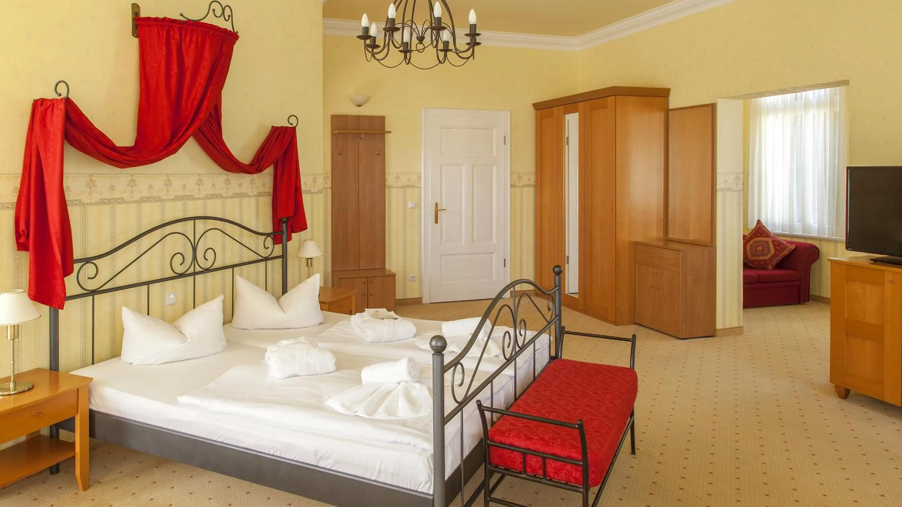 Standard Suite - single occupancy in Ostseehotel Villen im Park - ein Rovell Hotel