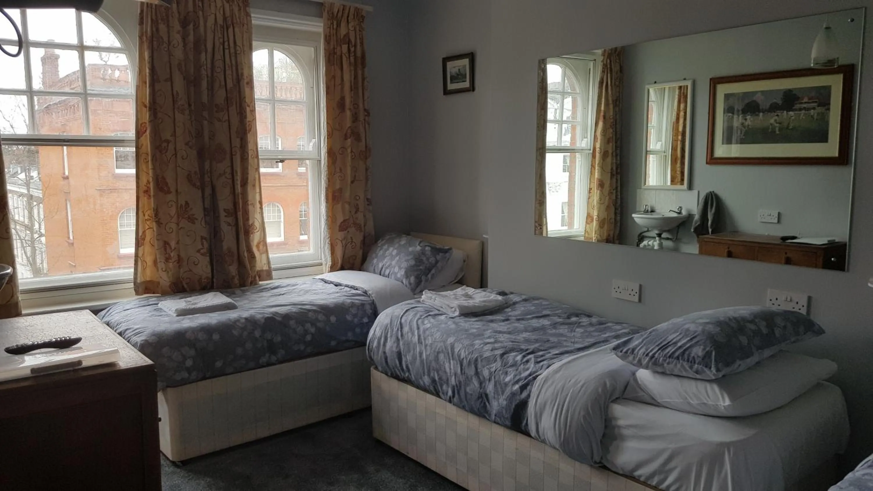 Bedroom, Bed in Oakley Hotel