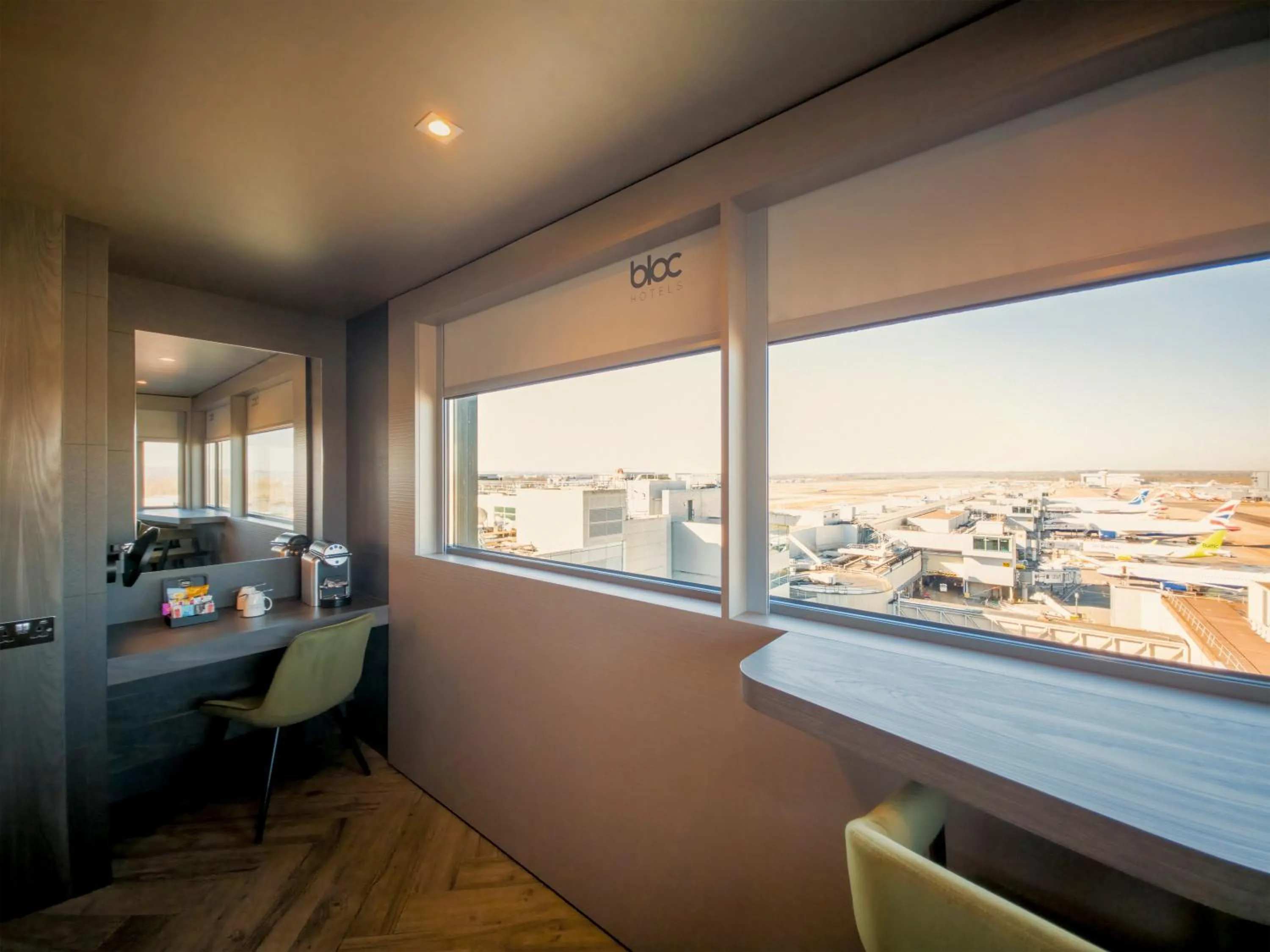 Coffee/tea facilities in Bloc Hotel London Gatwick Airport