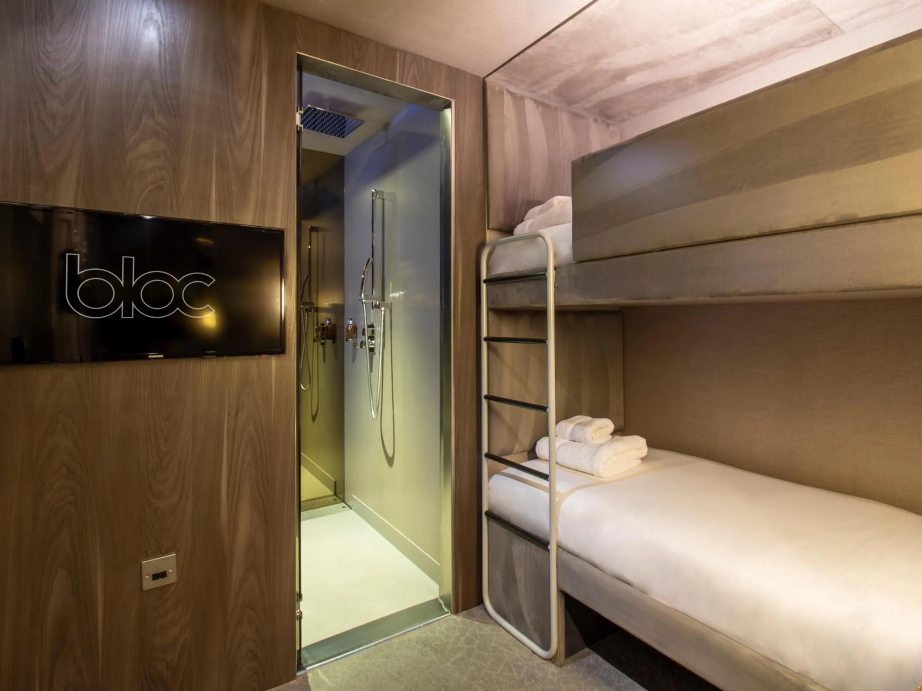 Bedroom, Bed in Bloc Hotel London Gatwick Airport