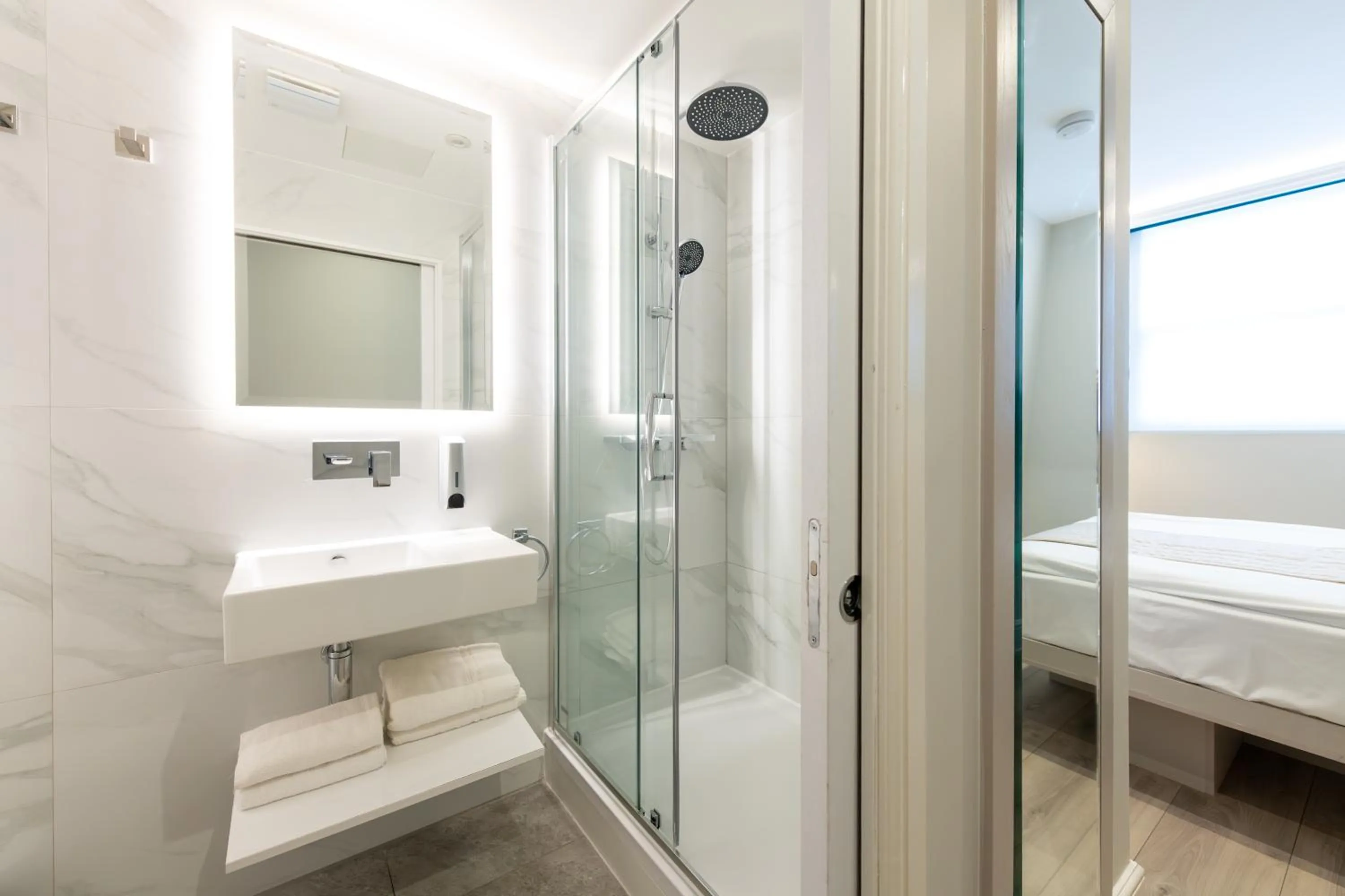 Shower in NOX Belsize Park