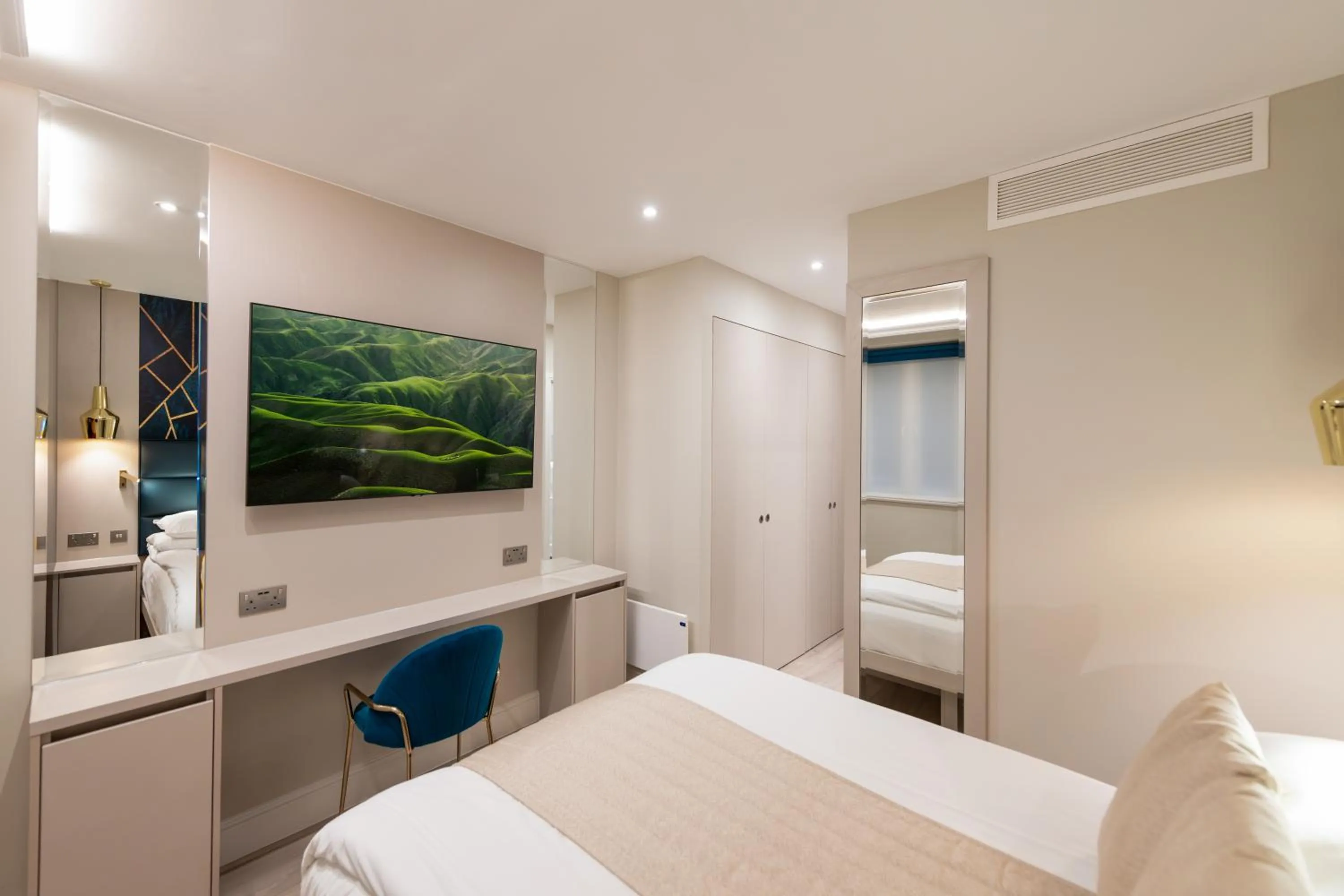 TV and multimedia, Bed in NOX Belsize Park