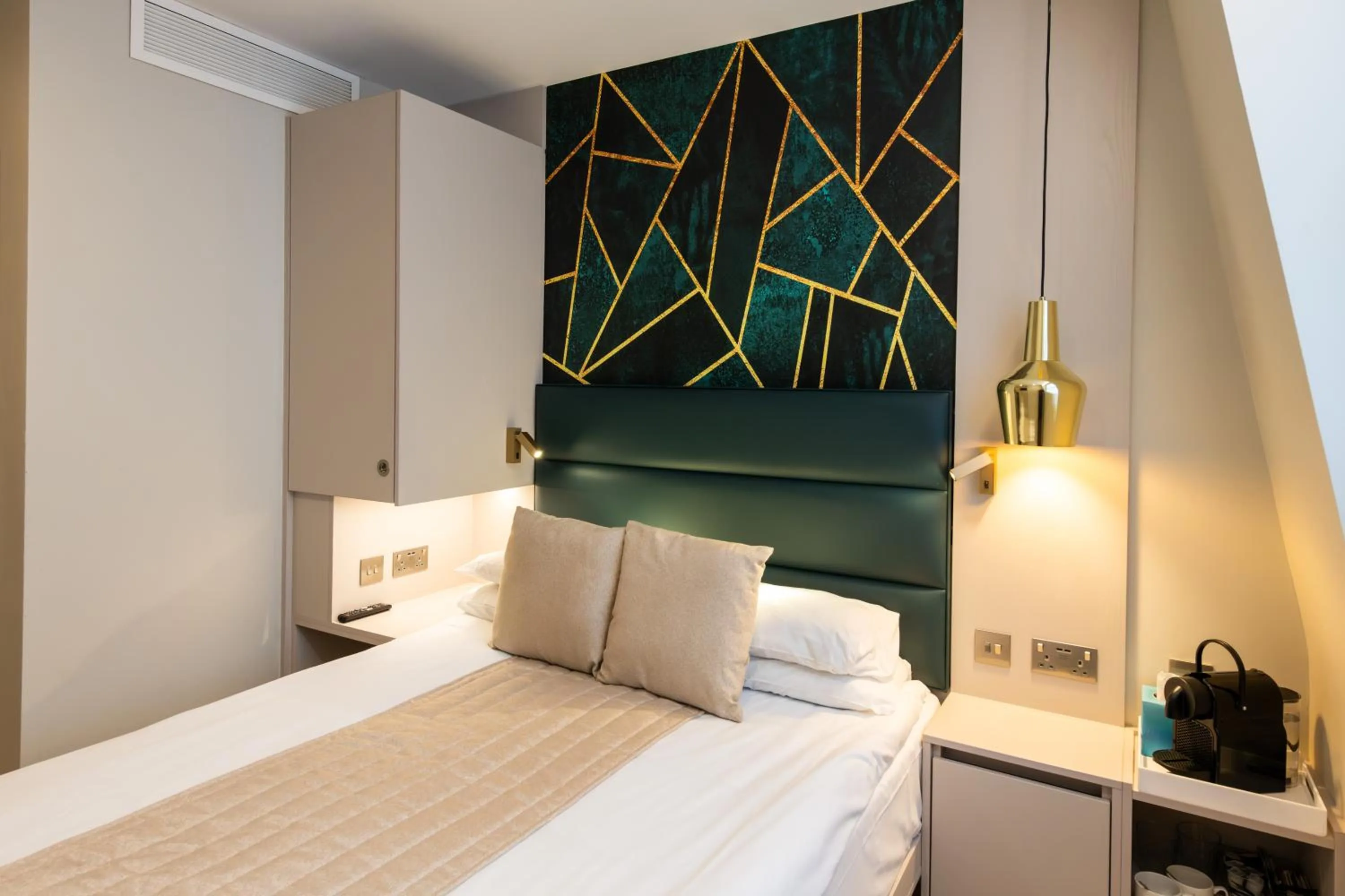 Bedroom, Bed in NOX Belsize Park