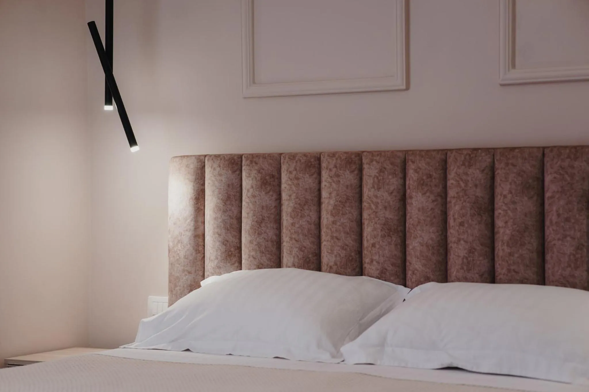 Bed in Himara 28 Hotel