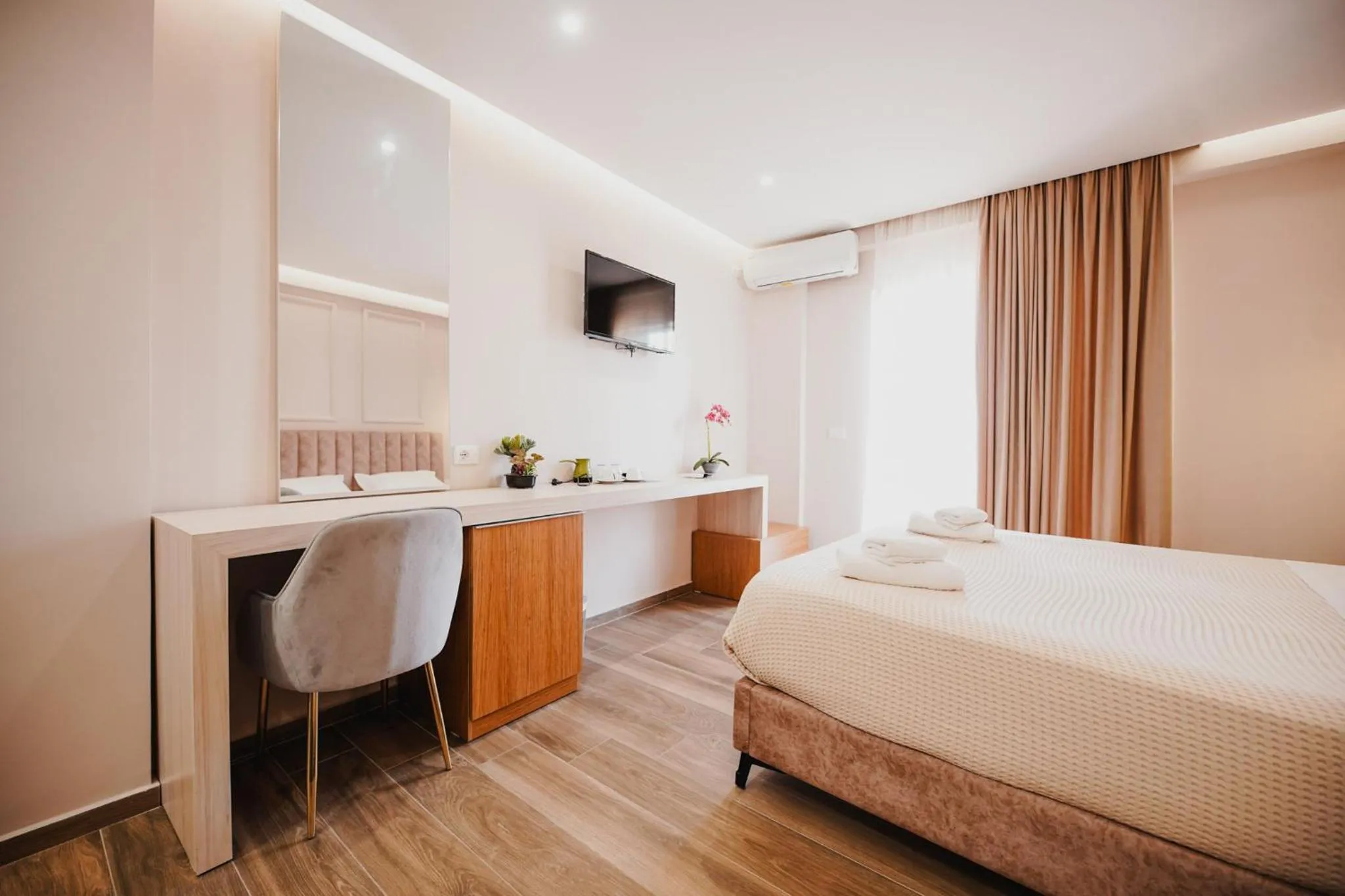 Bed in Himara 28 Hotel