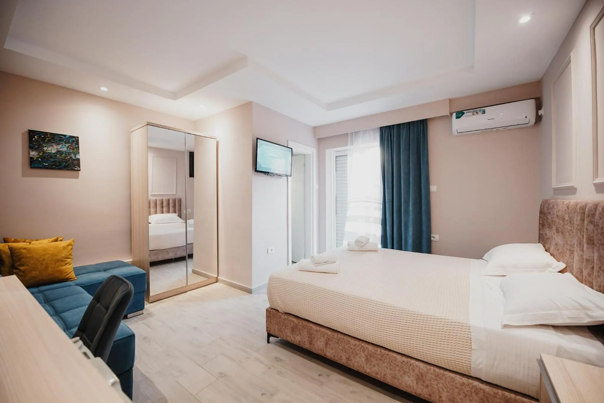 Bed in Himara 28 Hotel