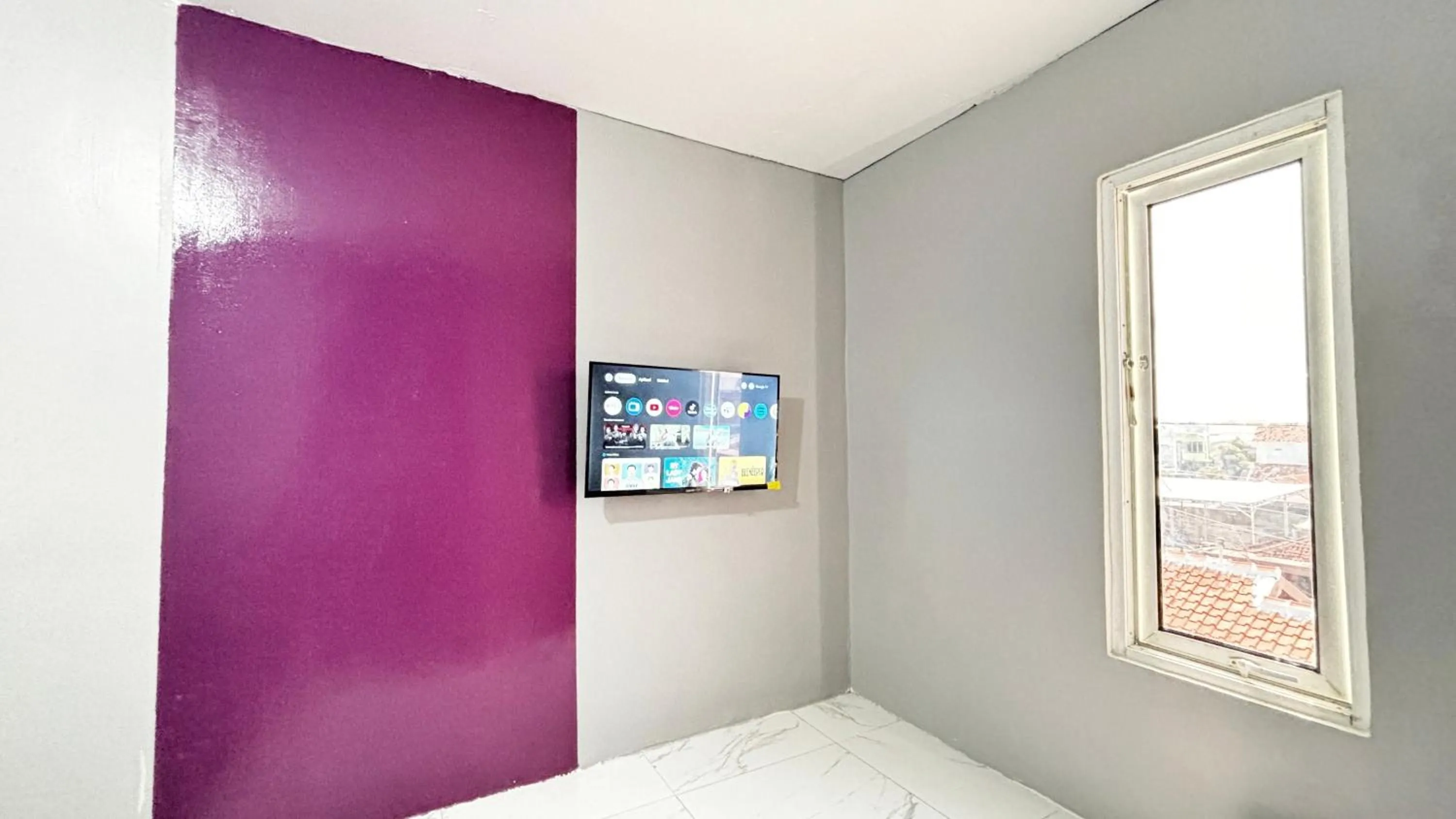 Communal lounge/ TV room in Kost Harian Semarang Murah