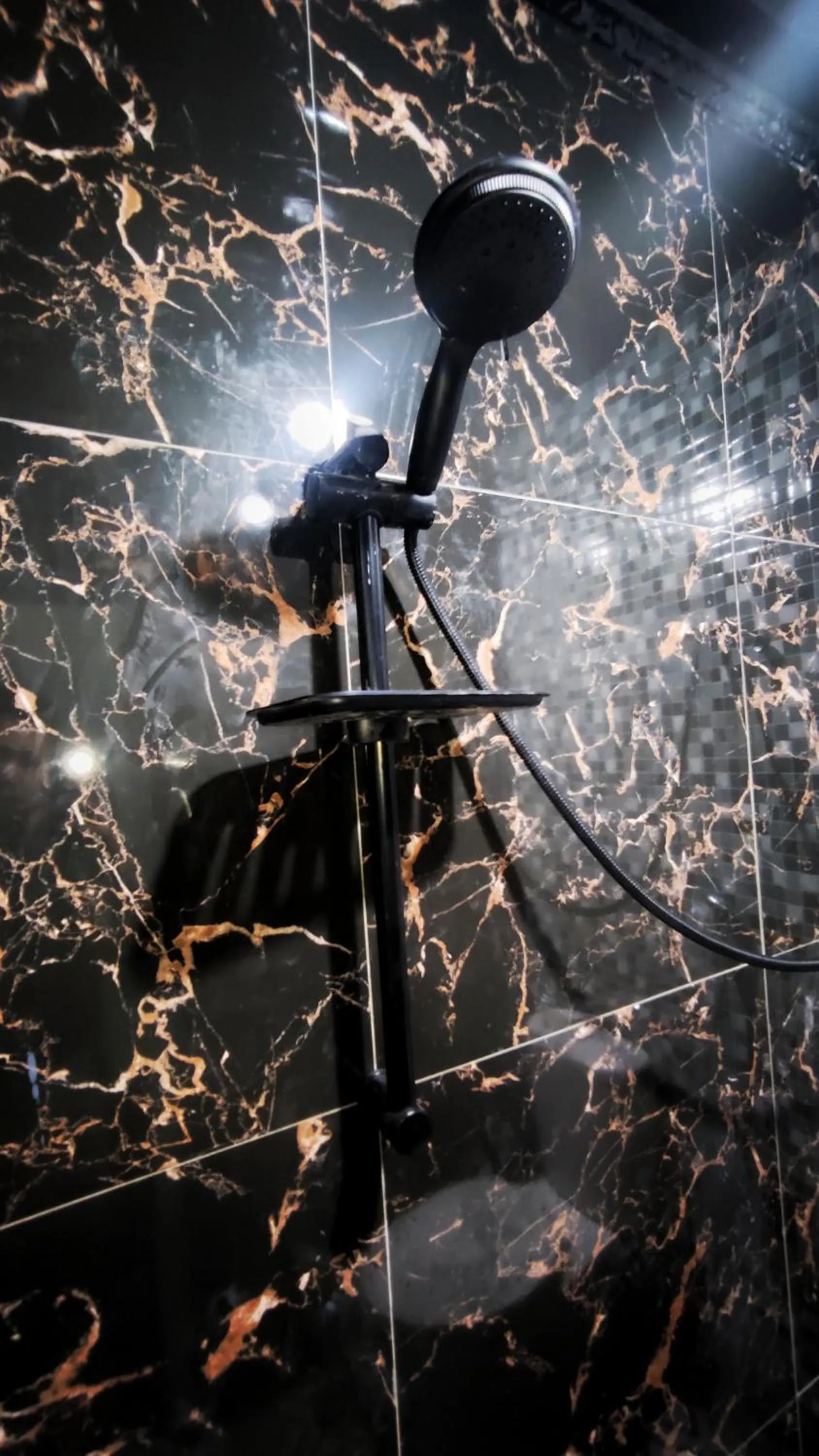 Bathroom in Kost Harian Semarang Murah