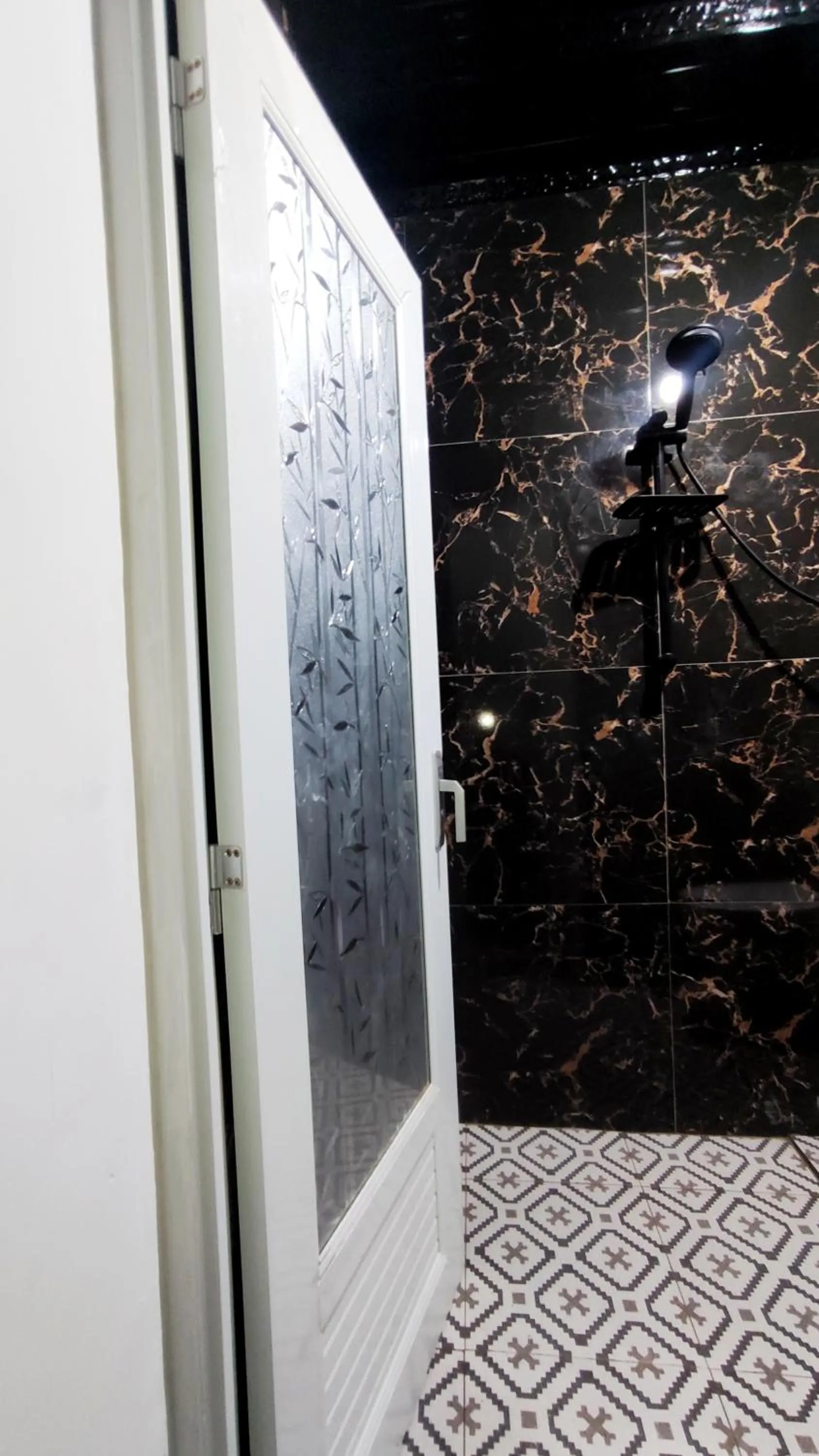 Bathroom in Kost Harian Semarang Murah