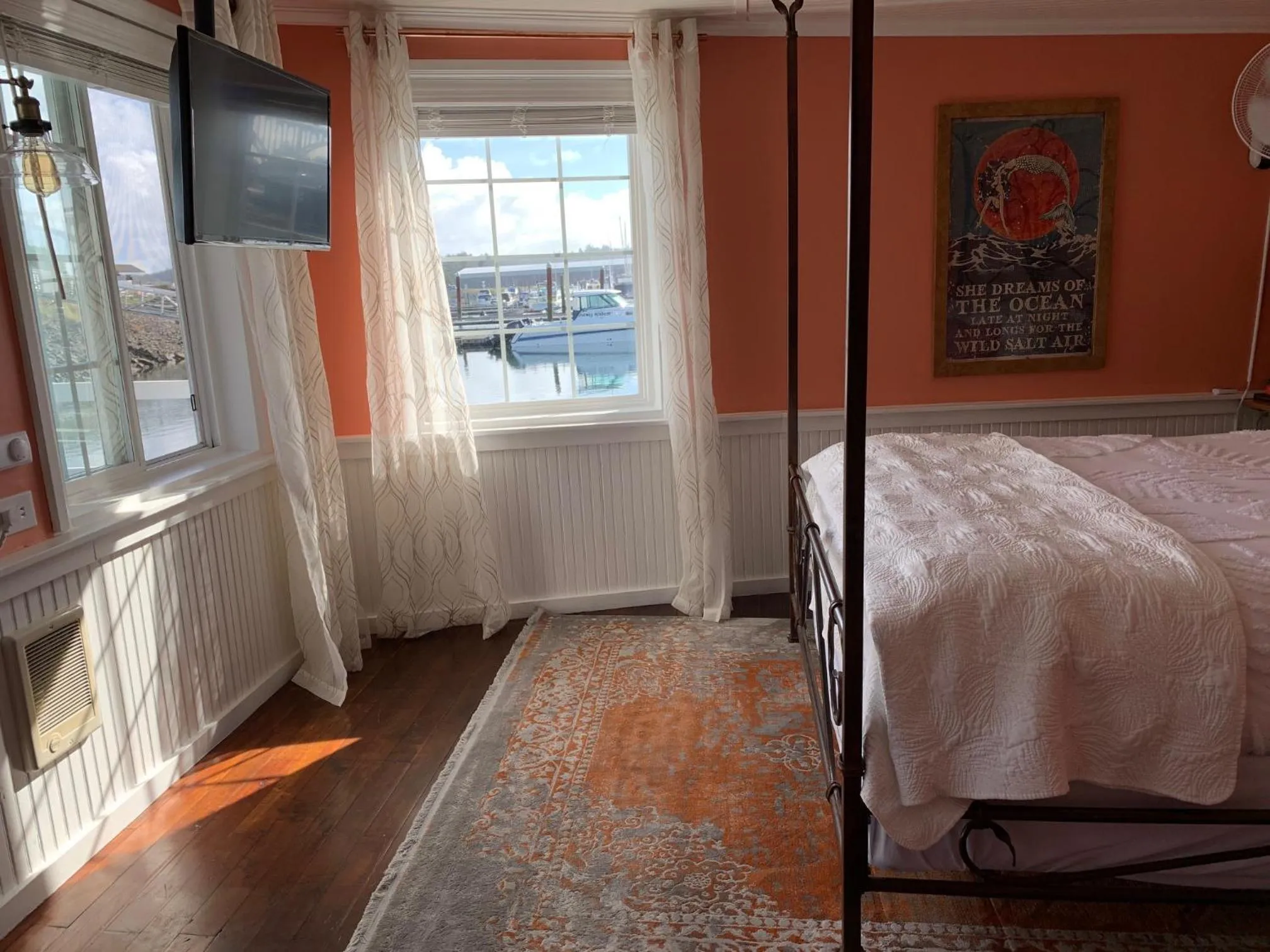 Bed in The Newport Belle