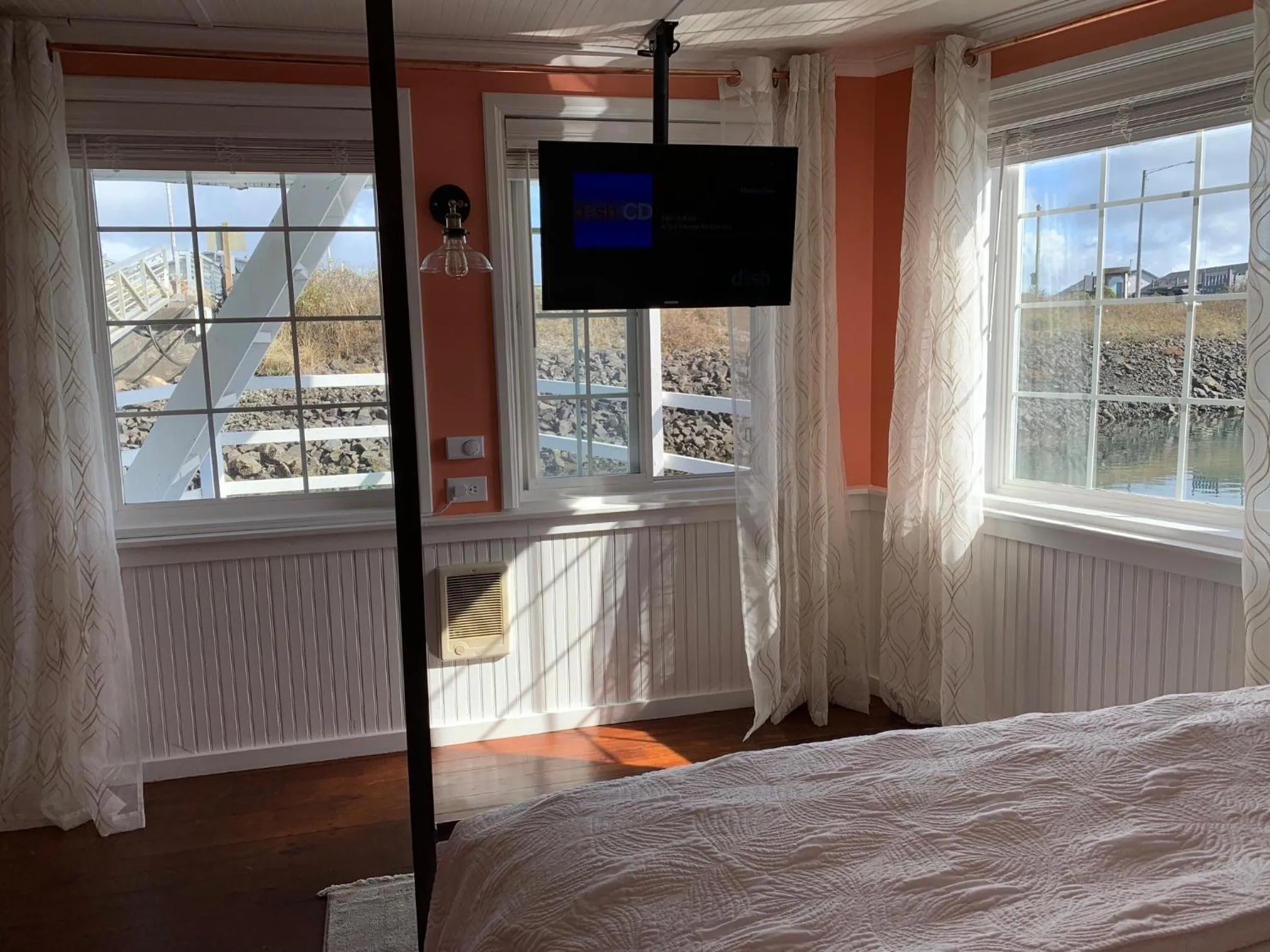 Bed in The Newport Belle