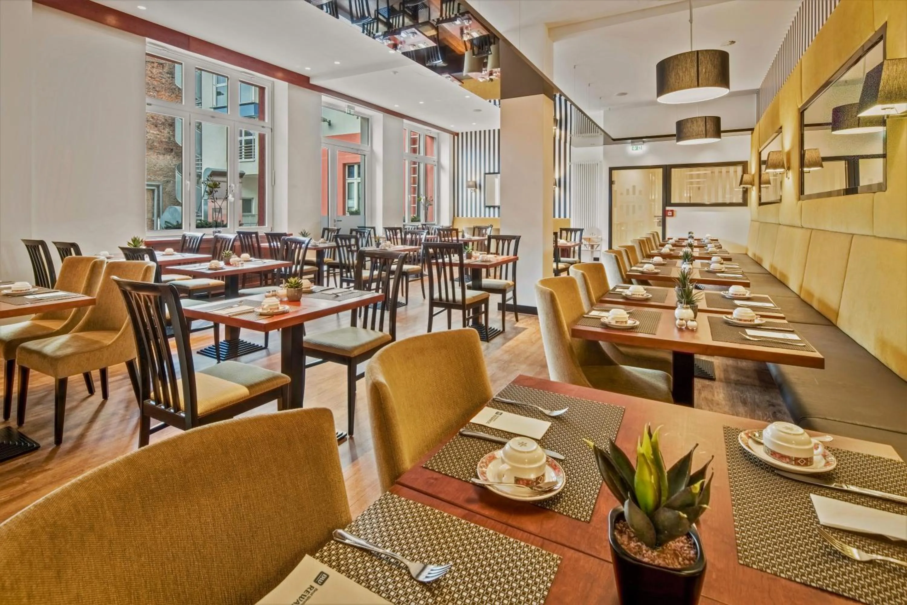 Restaurant/places to eat in Best Western Plus Hotel Excelsior