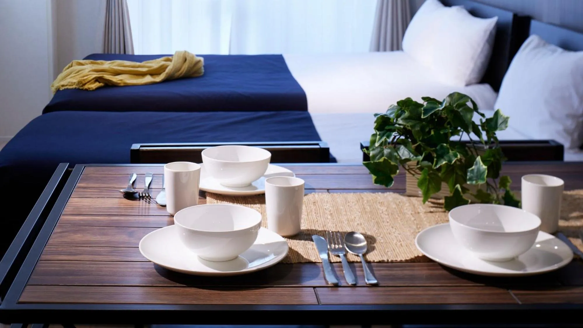 Dining area, Bed in Minn Kamata